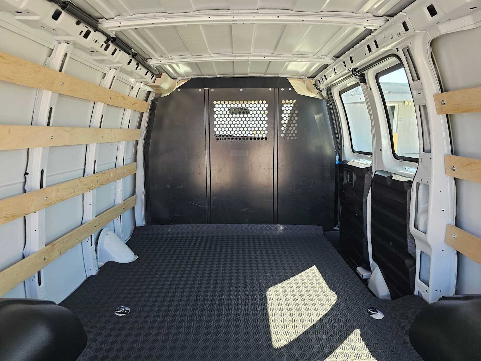 2025 Chevrolet Express Cargo WT