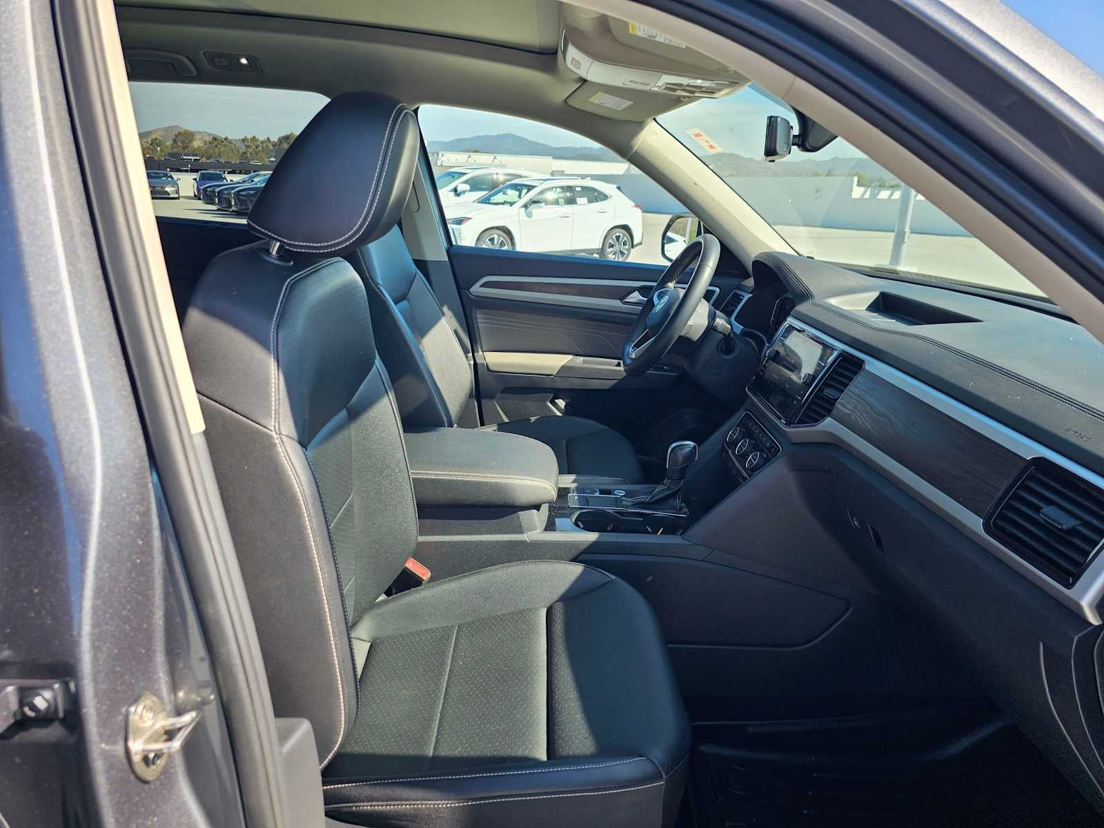 2022 Volkswagen Atlas 3.6L V6 SE w/Technology