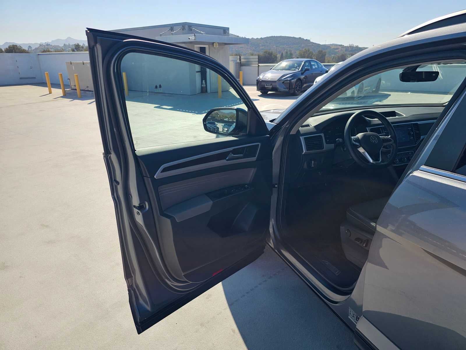 2022 Volkswagen Atlas 3.6L V6 SE w/Technology