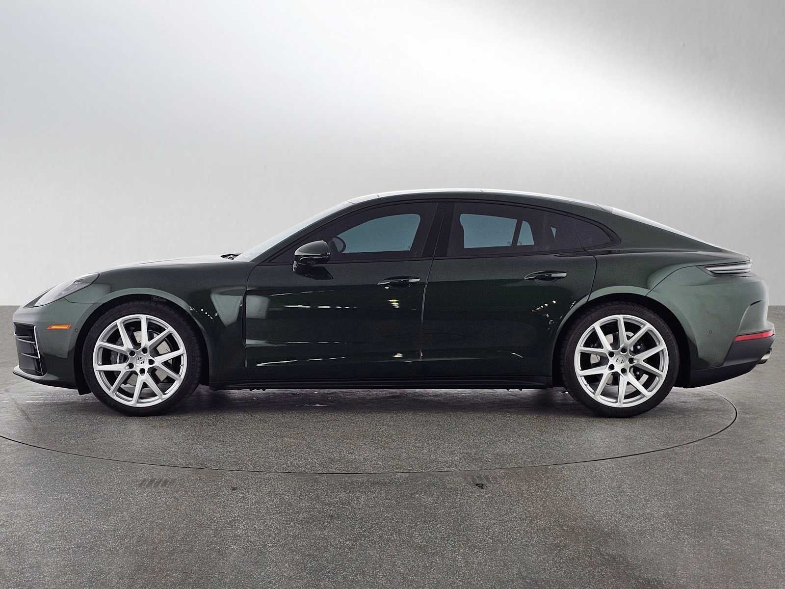 2026 Porsche Panamera 4DR RWD