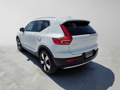 2019 Volvo XC40 Momentum