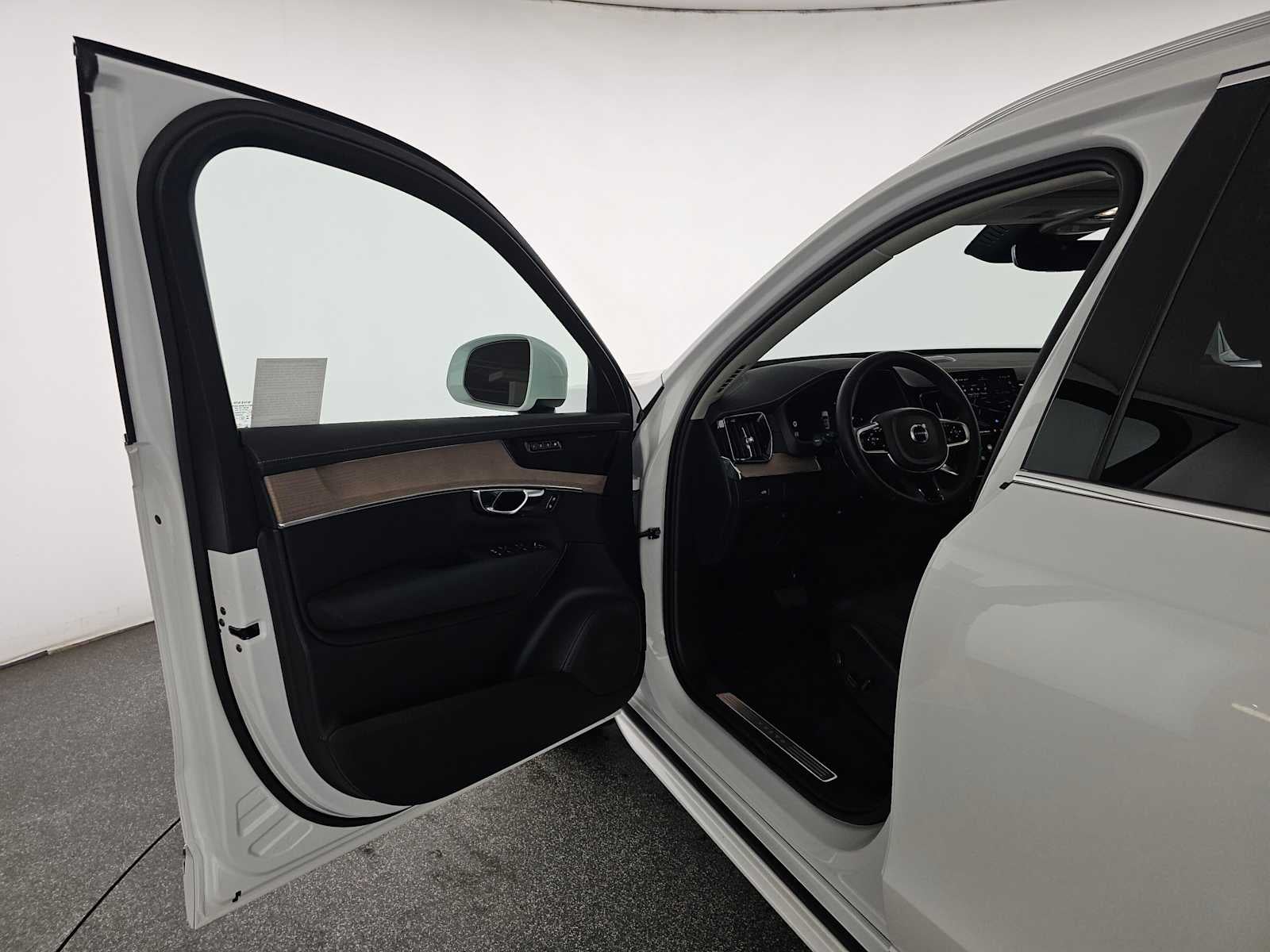 2025 Volvo XC90 Plus