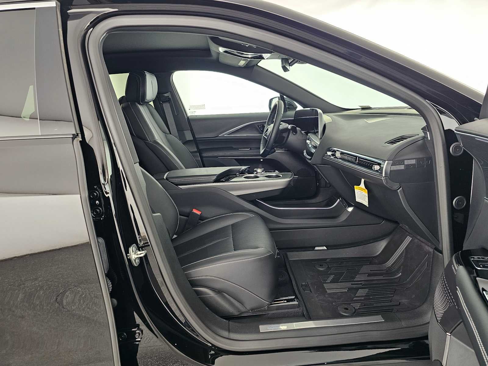 2025 Cadillac LYRIQ Luxury 1