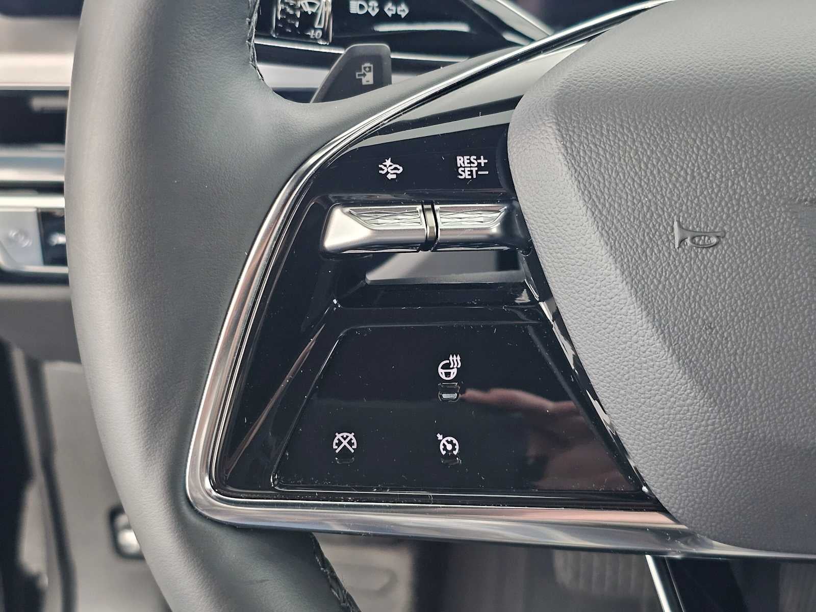 2025 Cadillac LYRIQ Luxury 1