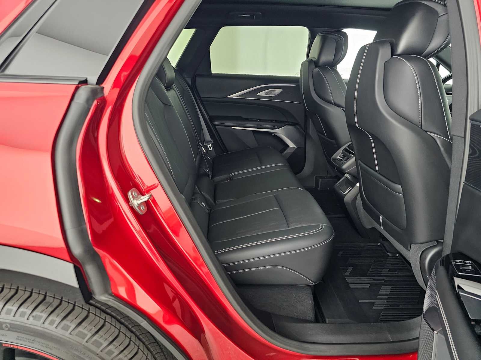 2025 Cadillac LYRIQ Luxury 3