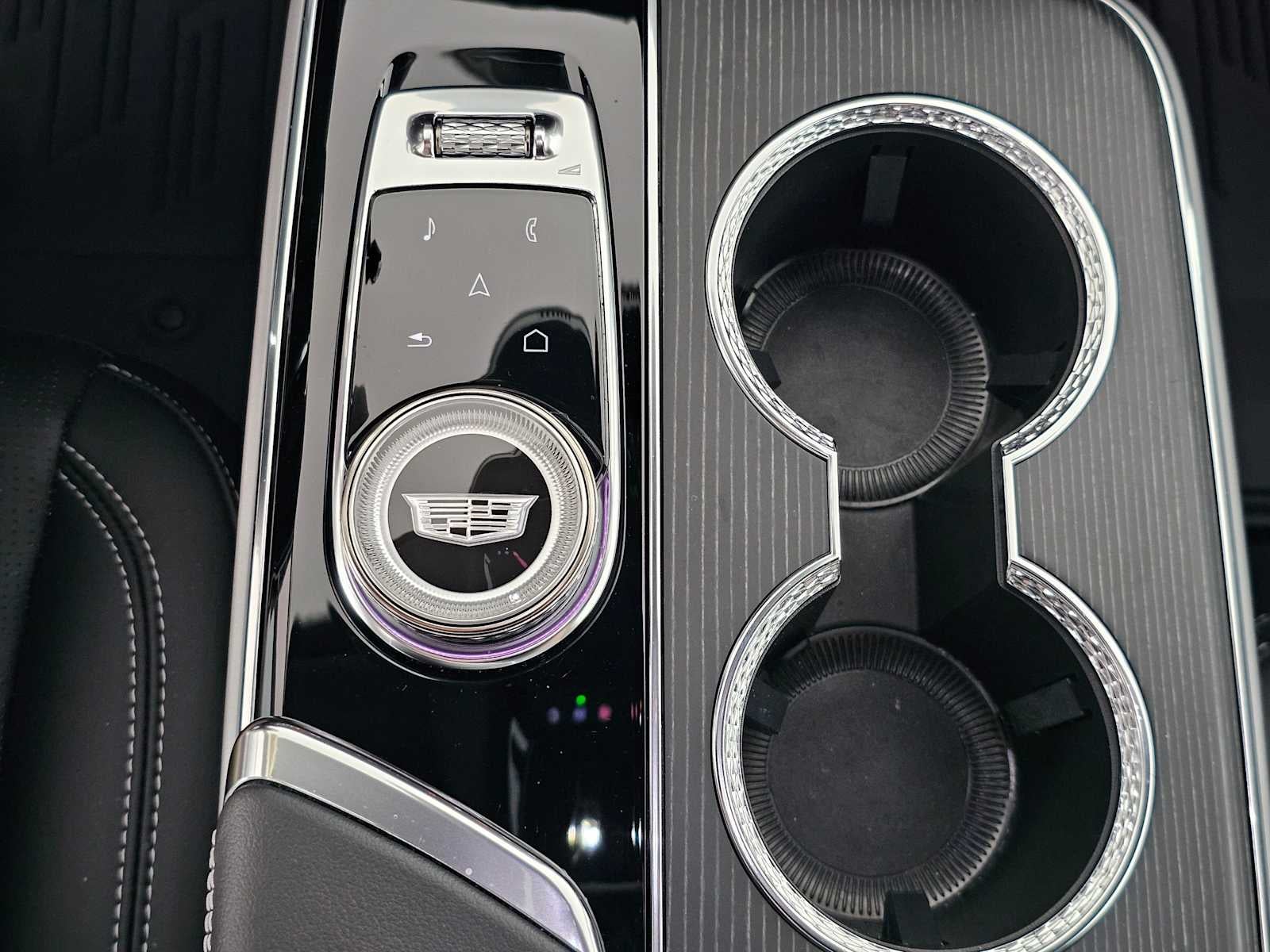 2025 Cadillac LYRIQ Luxury 3