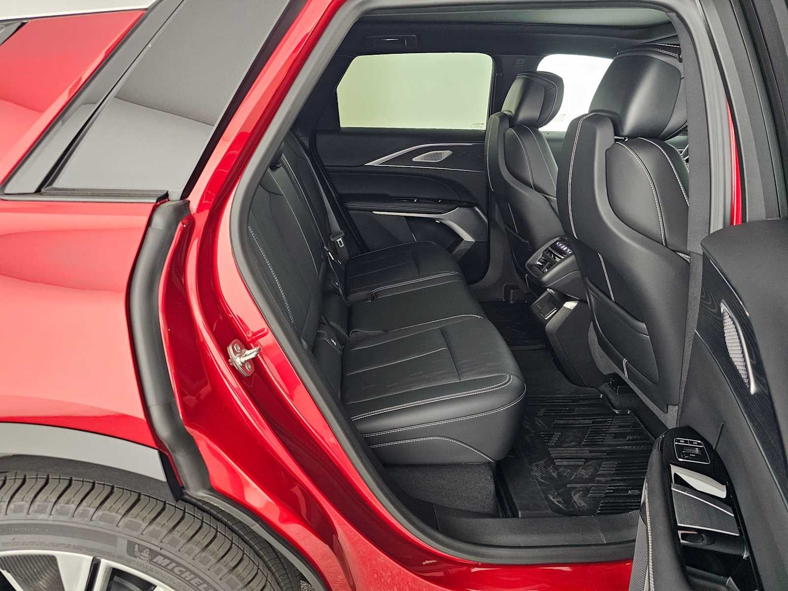 2025 Cadillac LYRIQ Luxury 3