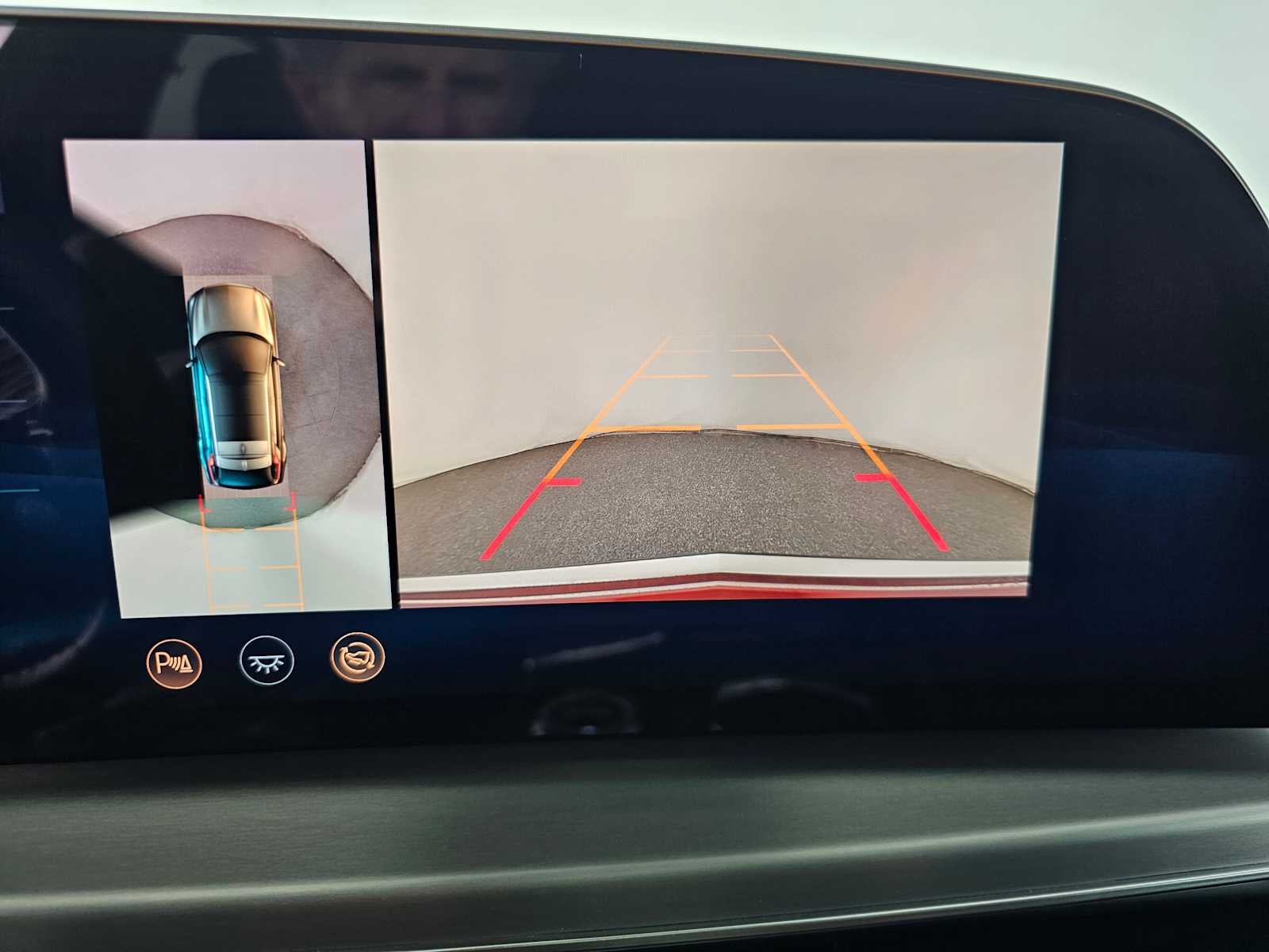 2025 Cadillac LYRIQ Luxury 3