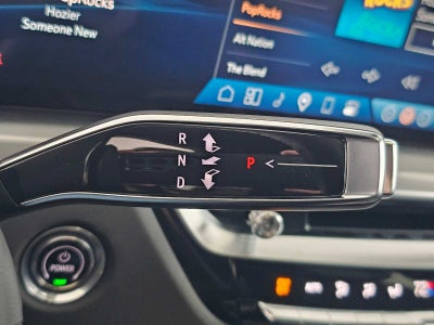 2025 Cadillac LYRIQ Luxury 3