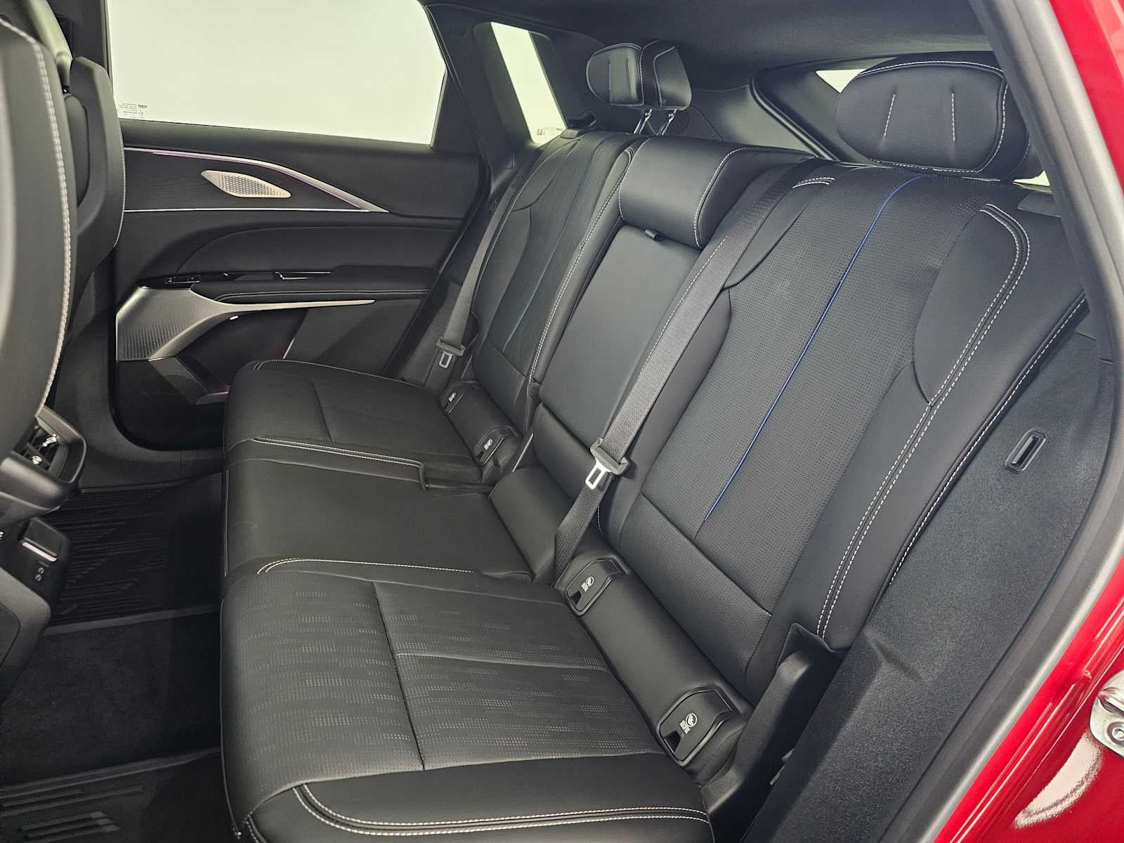 2025 Cadillac LYRIQ Luxury 3