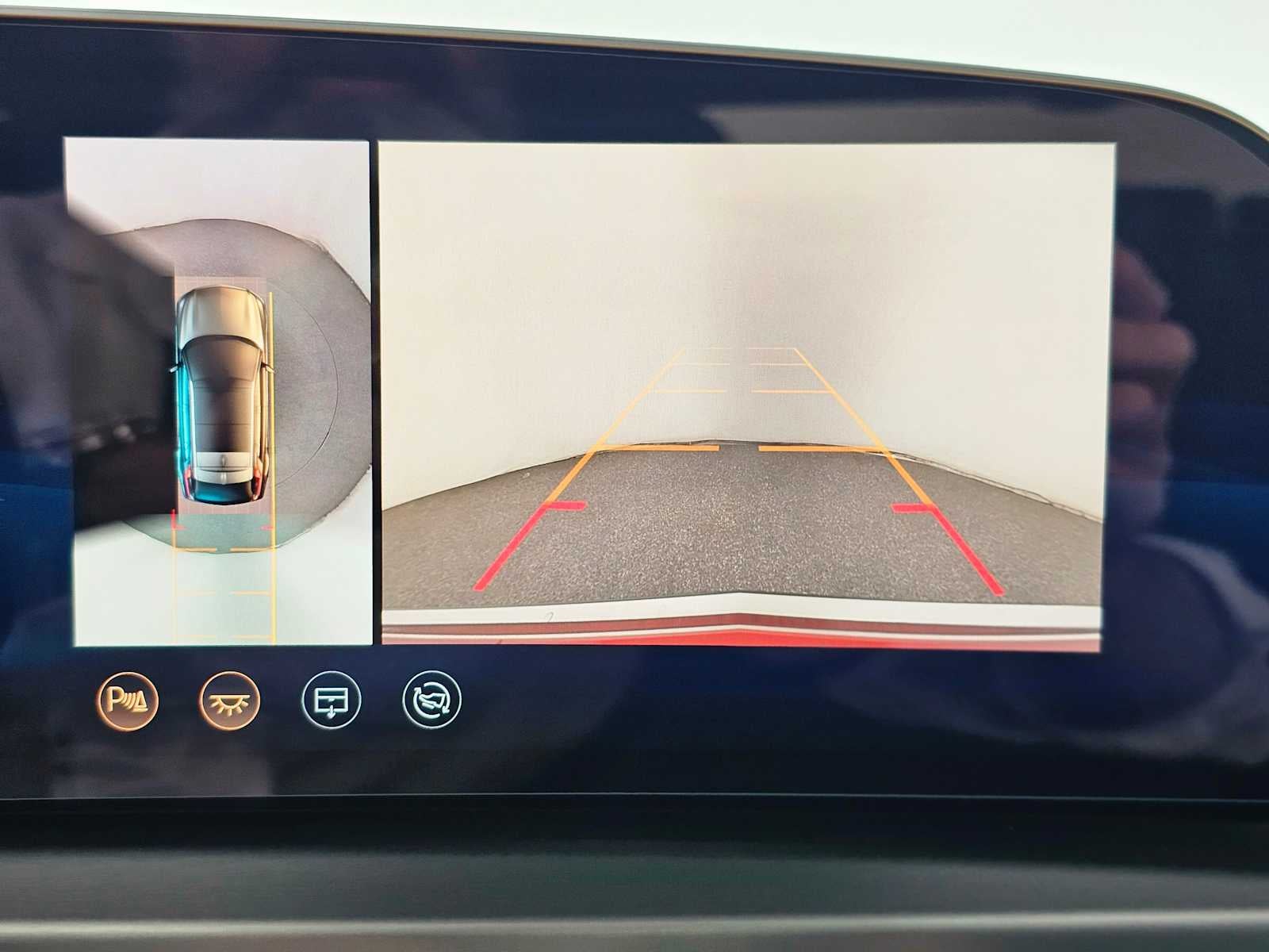 2025 Cadillac LYRIQ Luxury 3