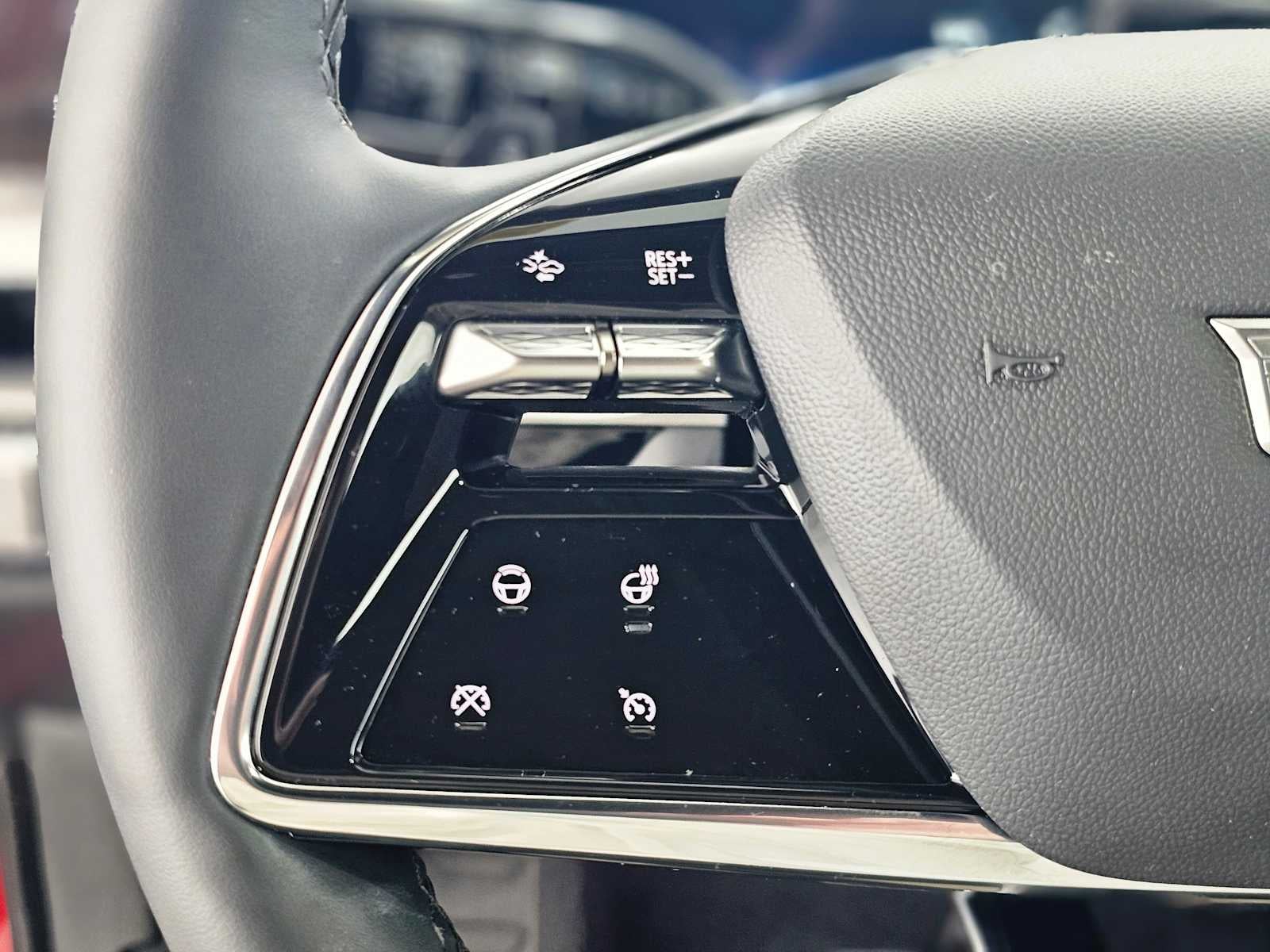 2025 Cadillac LYRIQ Luxury 3