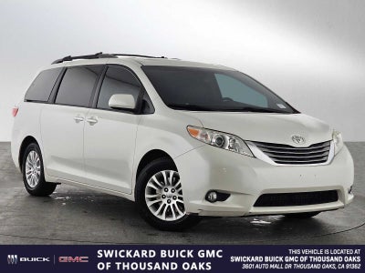 2017 Toyota Sienna XLE Auto Access Seat