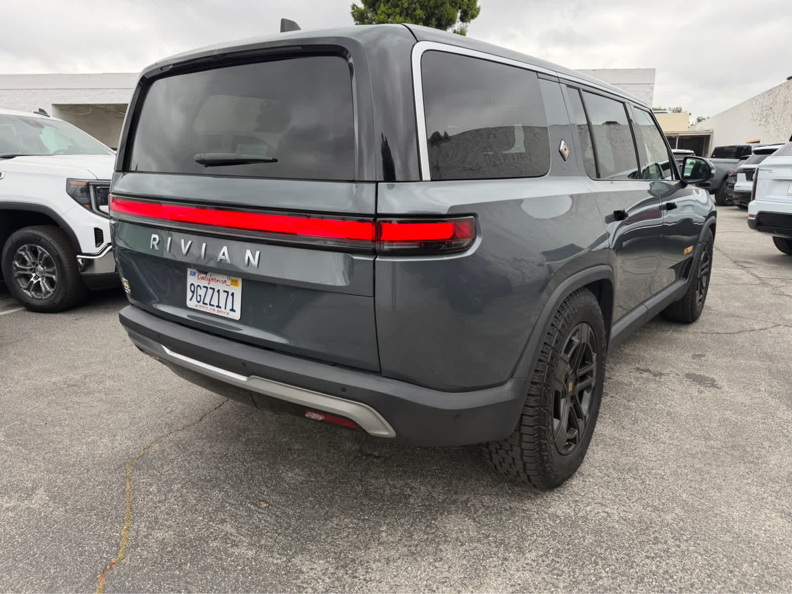 2023 RIVIAN R1S Adventure