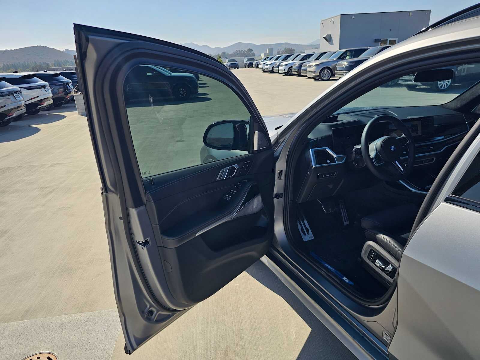 2026 BMW X7 M60i M60i