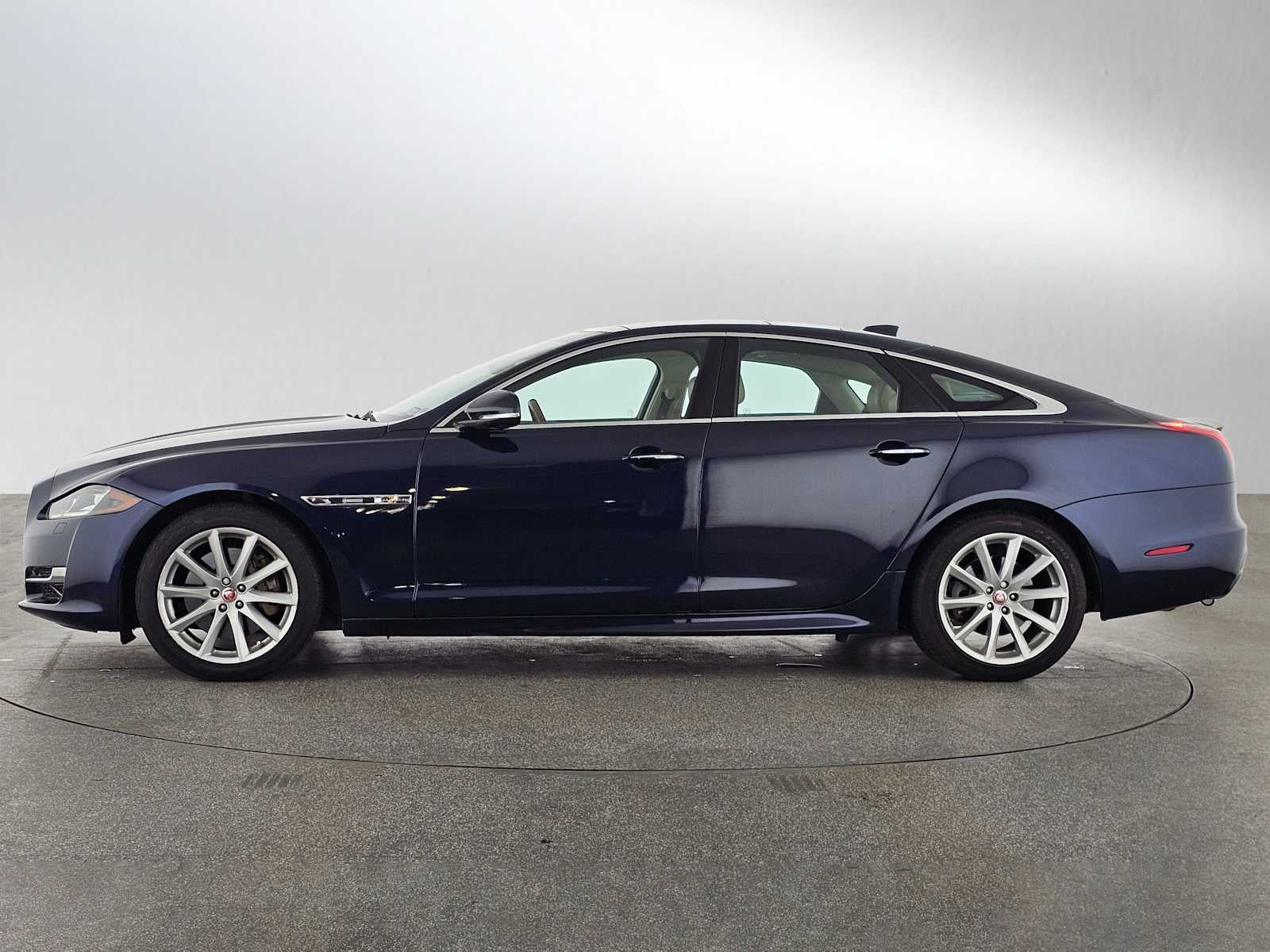 2019 Jaguar XJ XJ R-Sport