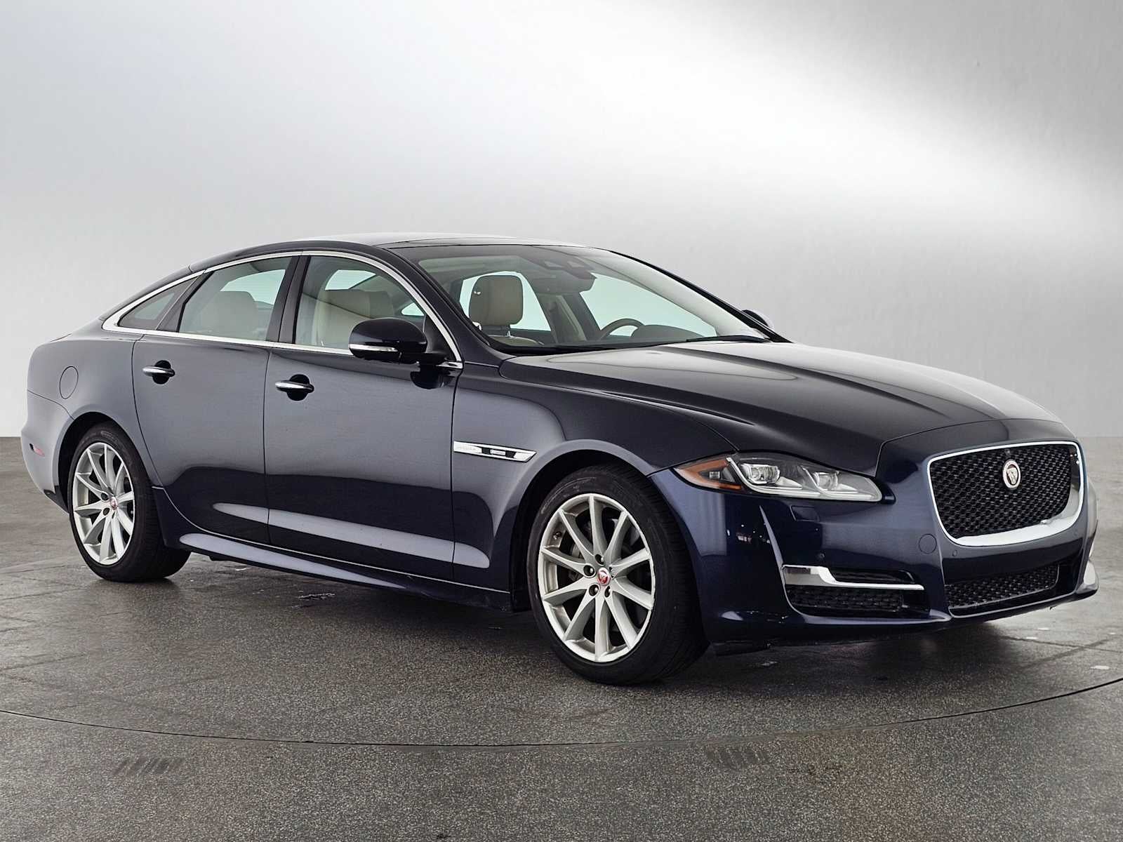 2019 Jaguar XJ XJ R-Sport