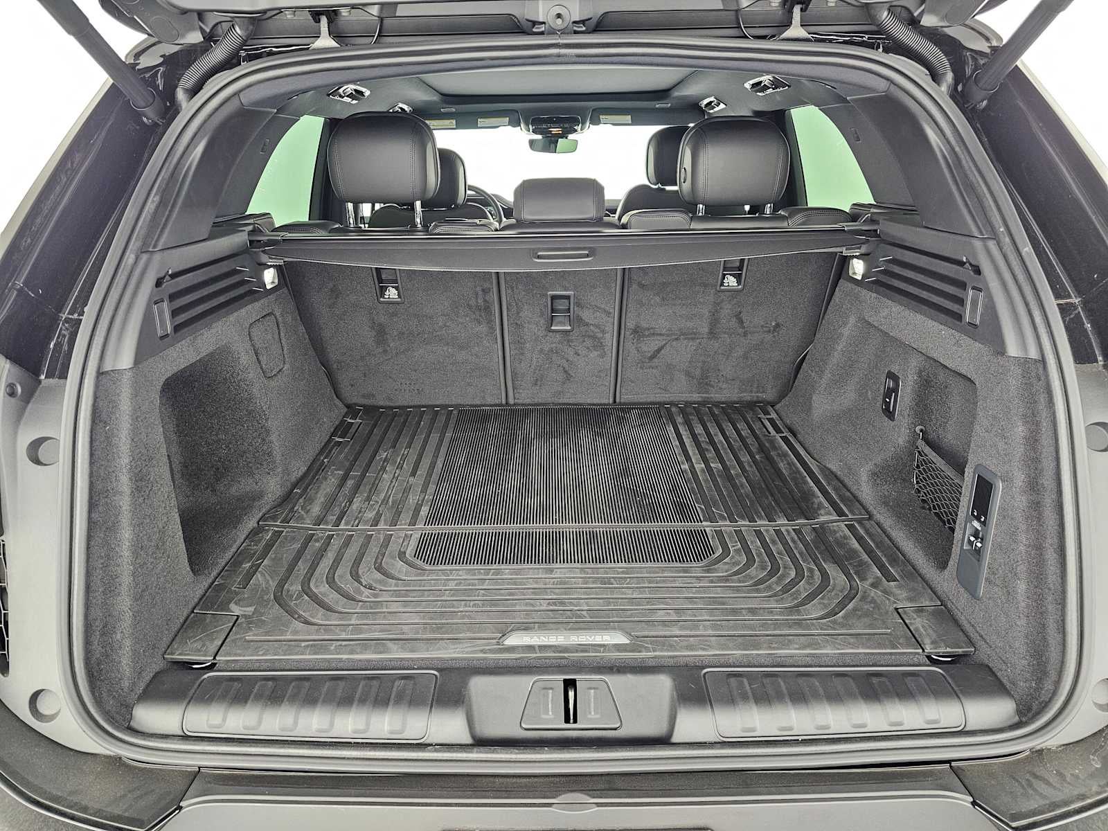 2026 Land Rover Range Rover Sport SE