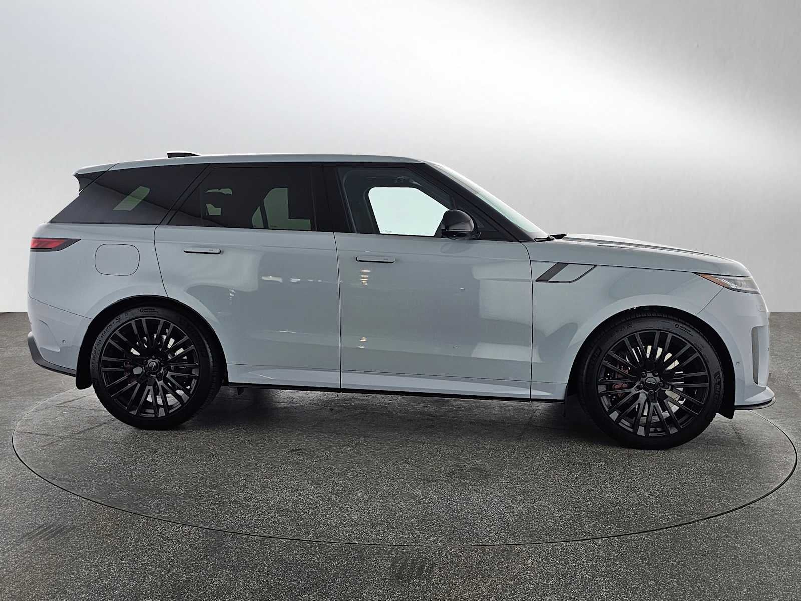2026 Land Rover Range Rover Sport SV