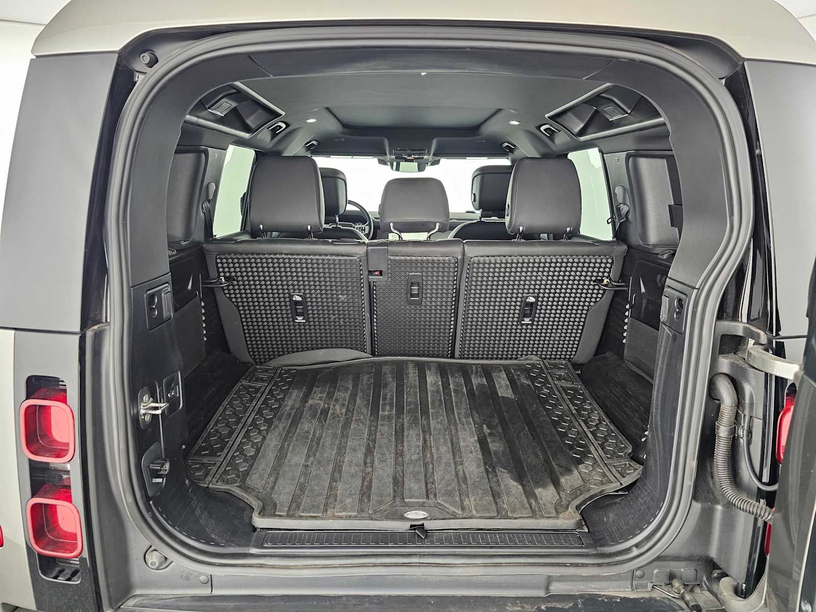 2025 Land Rover Defender X-Dynamic SE