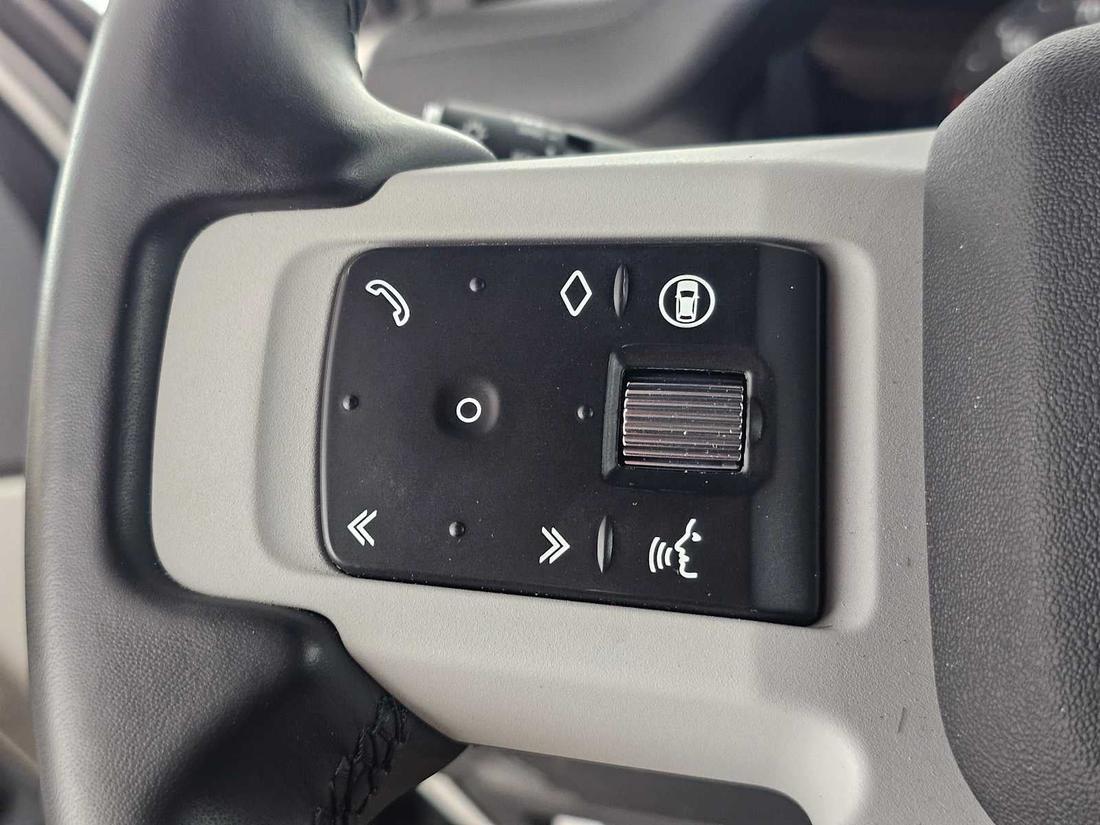 2025 Land Rover Defender X-Dynamic SE