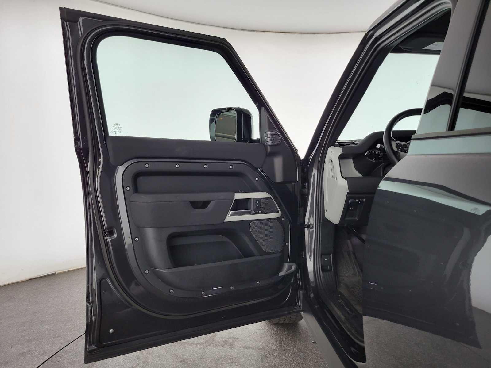2023 Land Rover Defender X-Dynamic SE