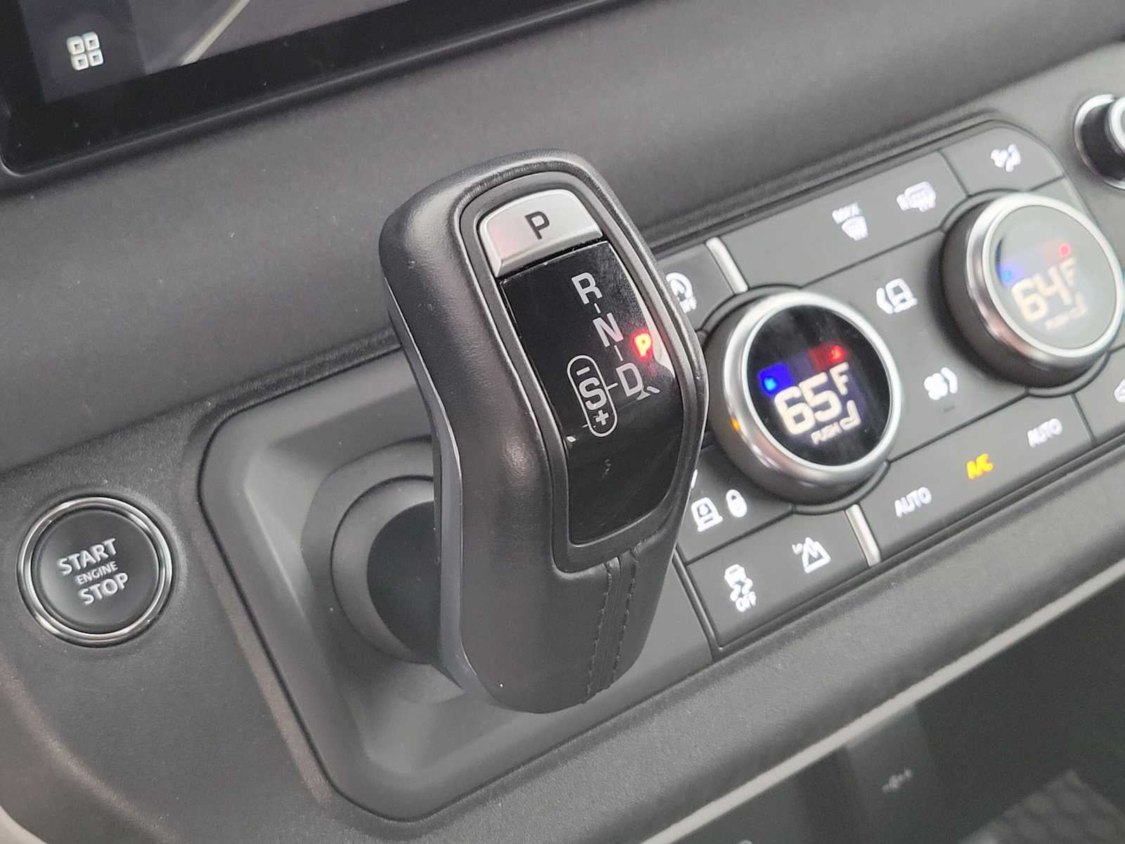 2023 Land Rover Defender X-Dynamic SE