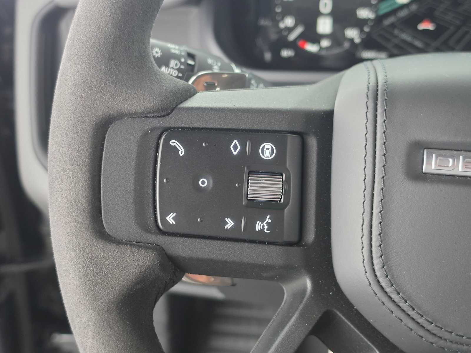 2024 Land Rover Defender V8