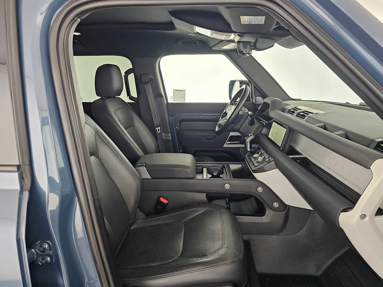 2023 Land Rover Defender SE