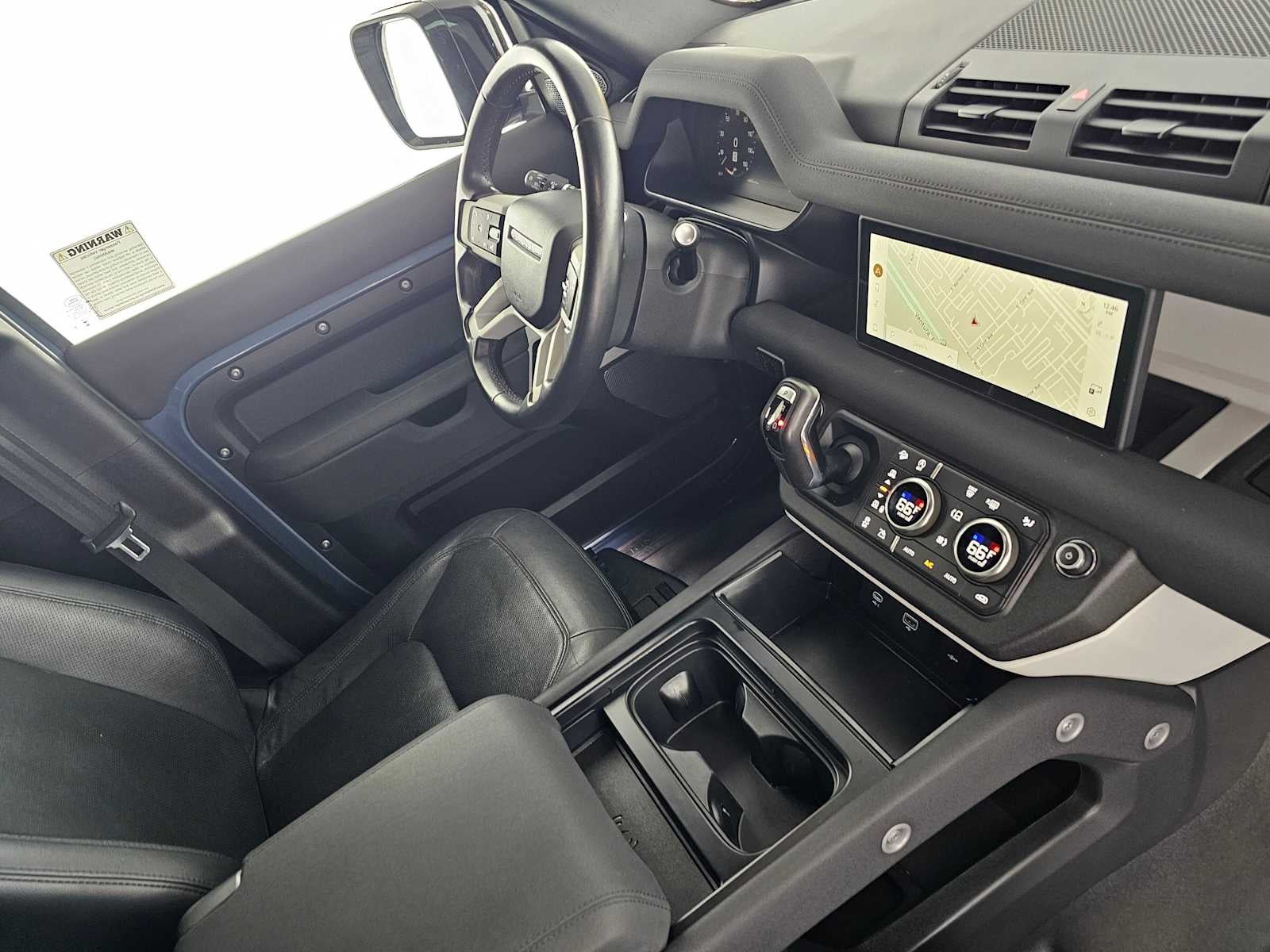 2023 Land Rover Defender SE