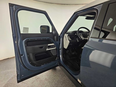 2023 Land Rover Defender SE