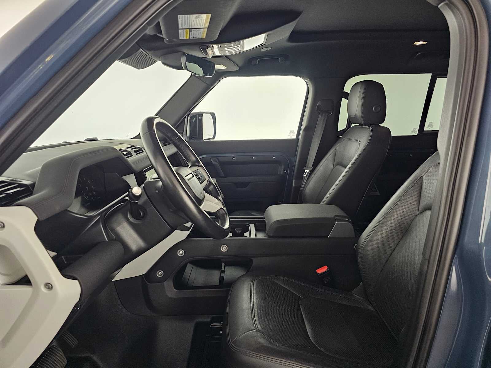 2023 Land Rover Defender SE