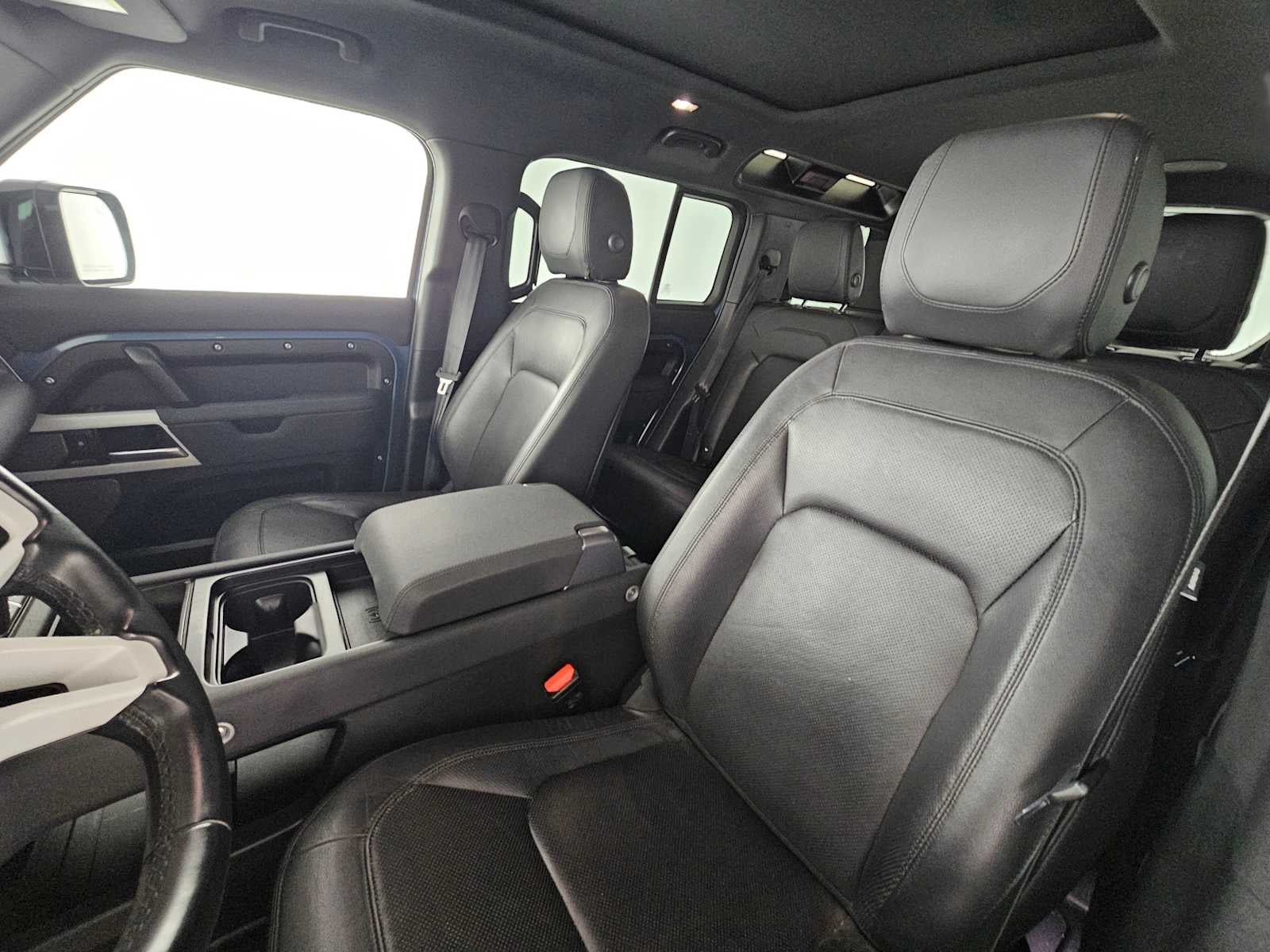2023 Land Rover Defender SE