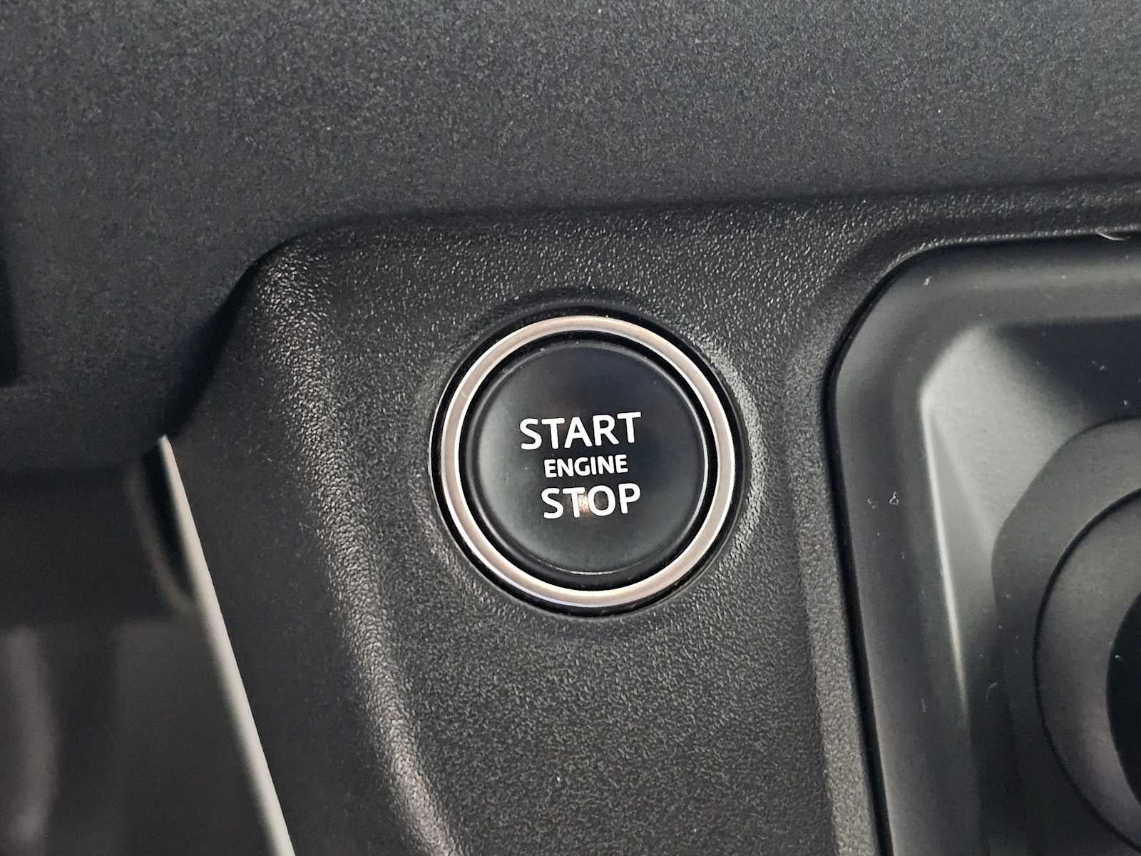 2023 Land Rover Defender SE