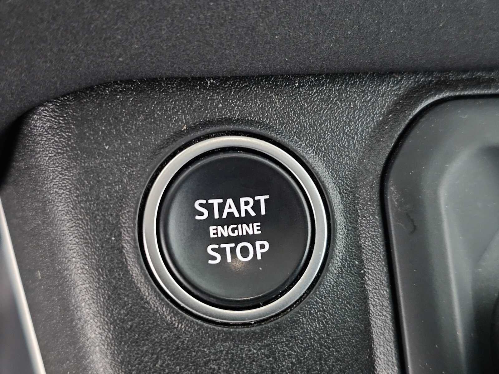 2023 Land Rover Defender SE