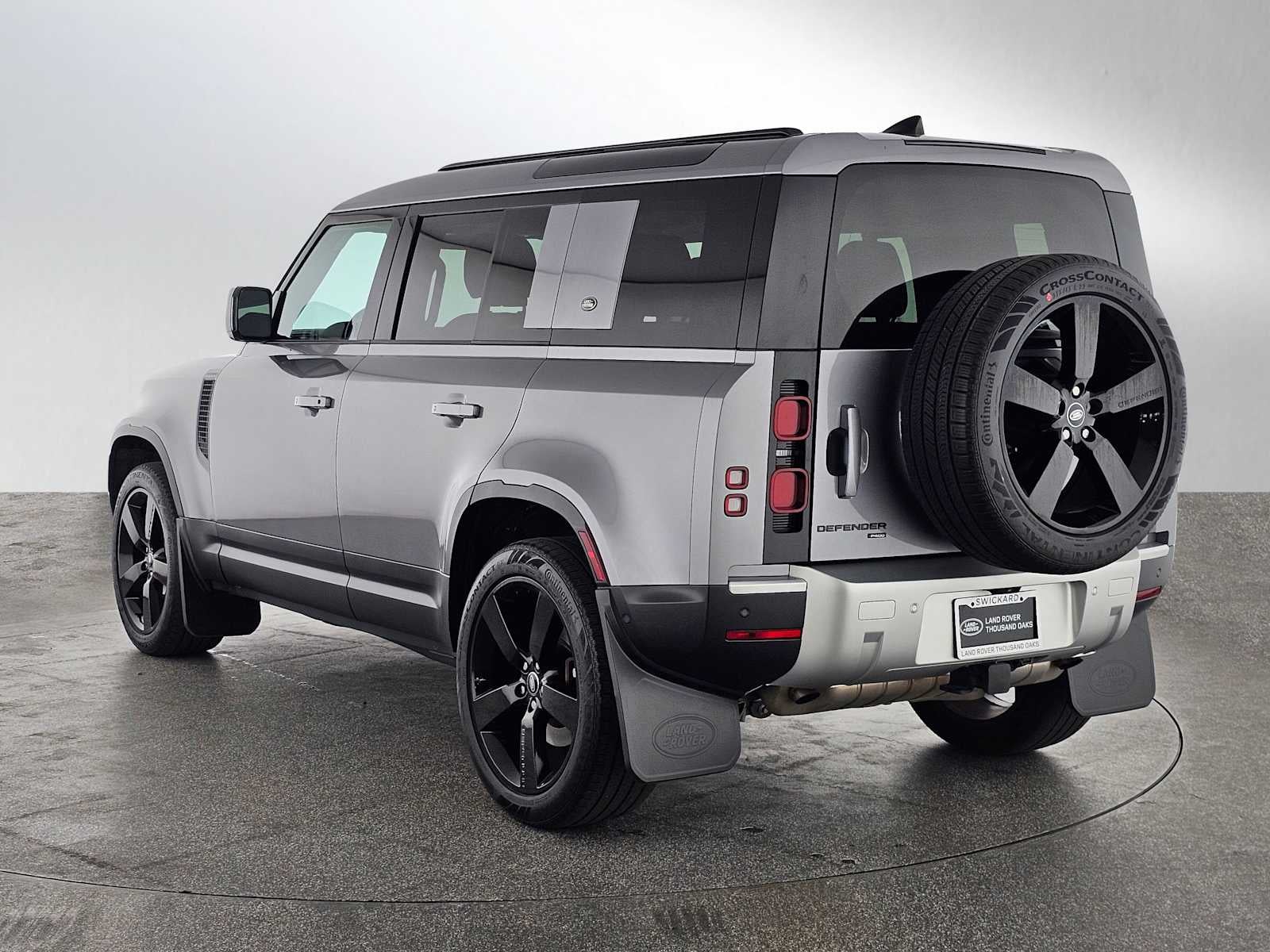 2023 Land Rover Defender SE