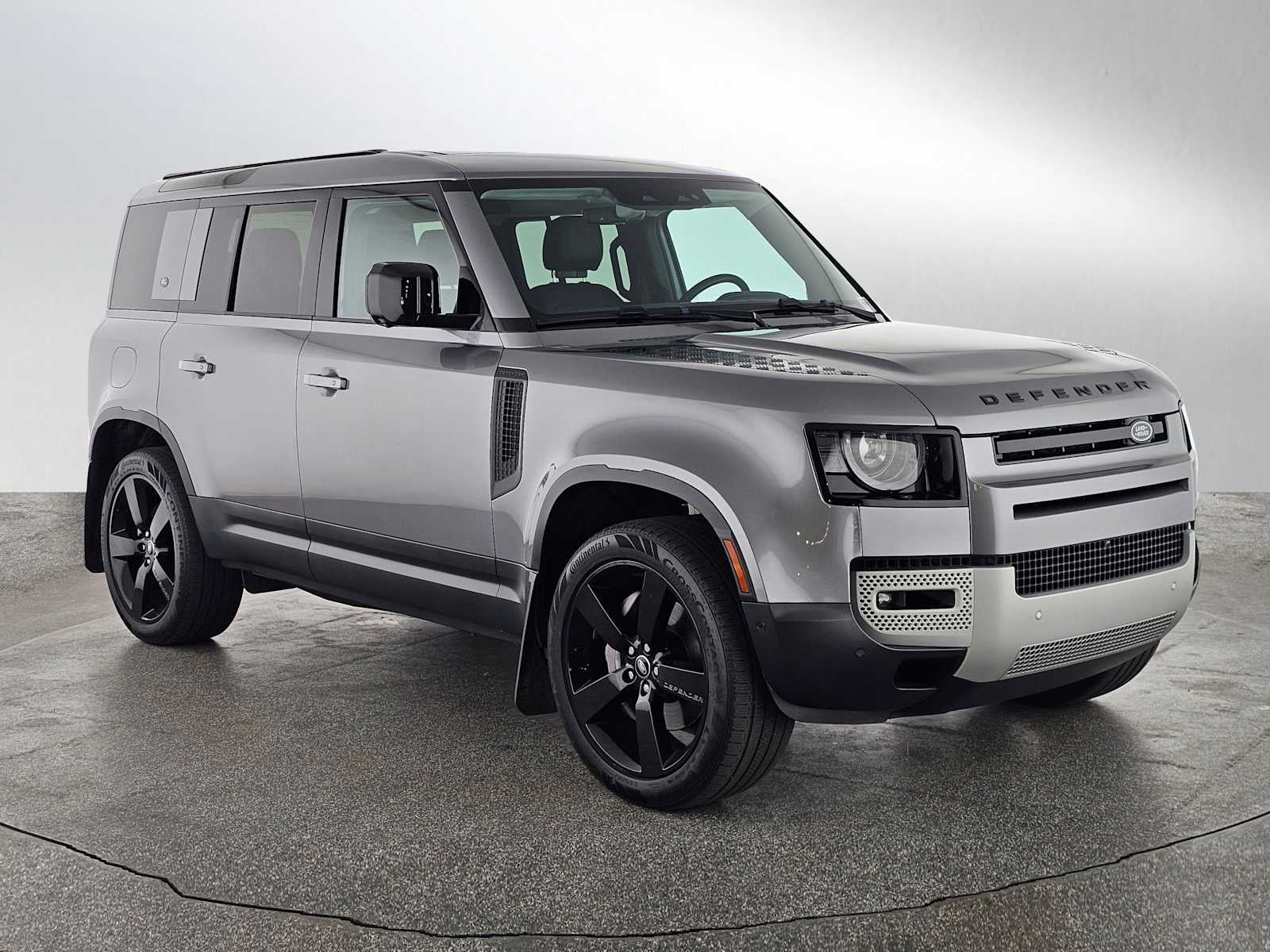 2023 Land Rover Defender SE