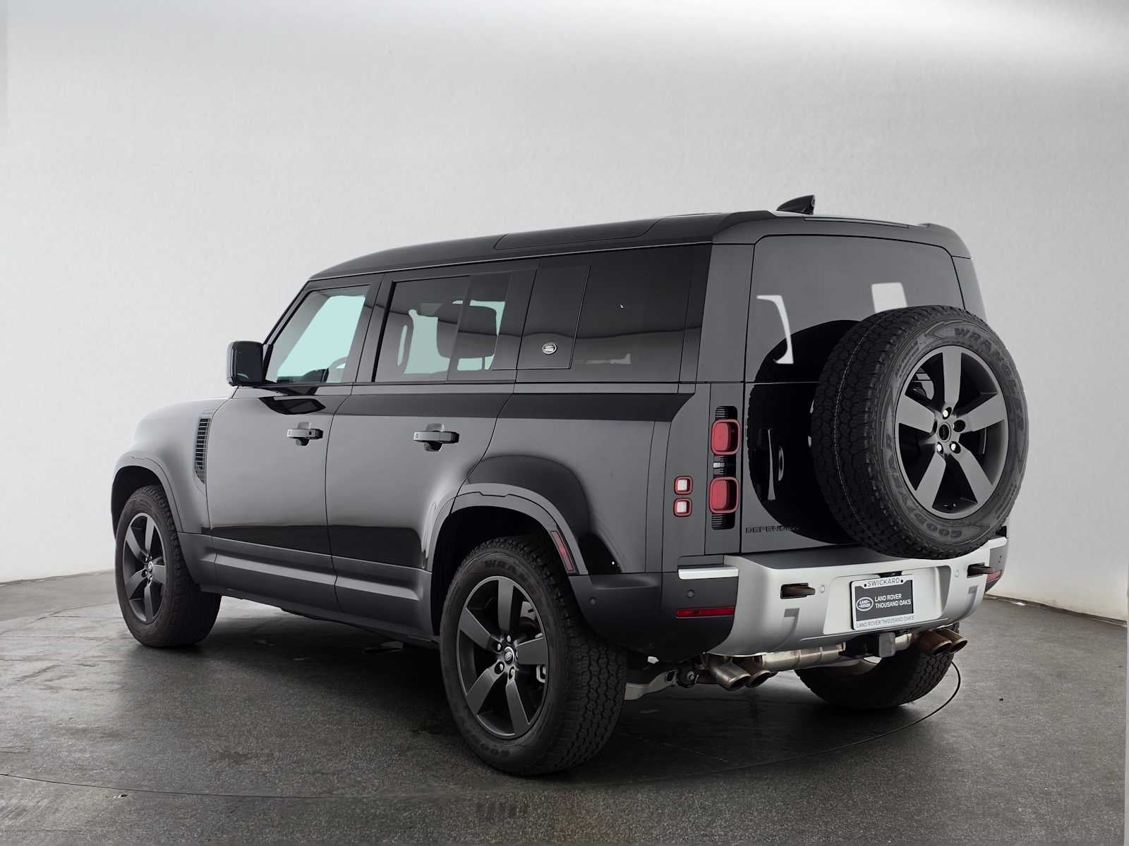 2024 Land Rover Defender SE