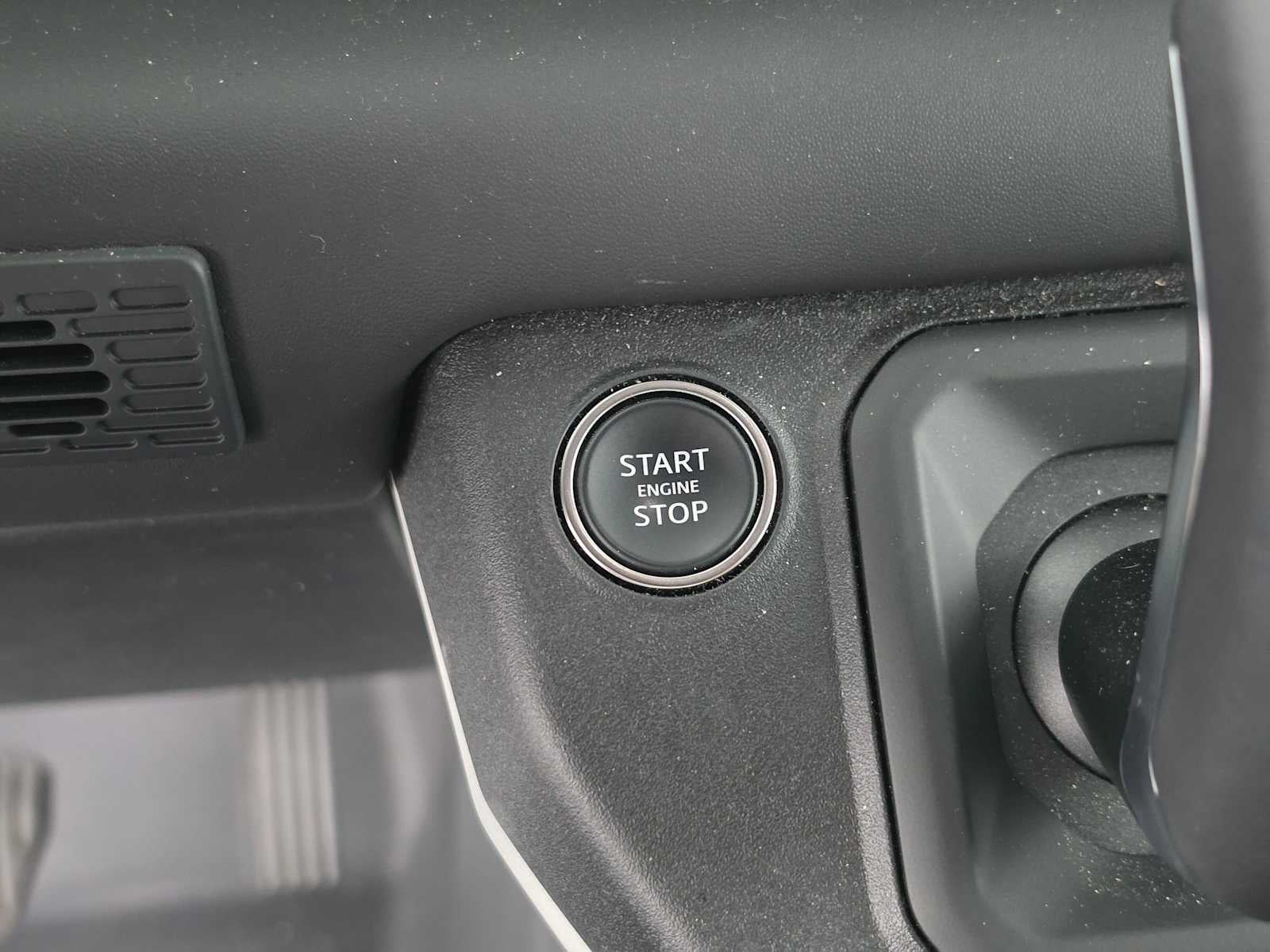 2024 Land Rover Defender SE