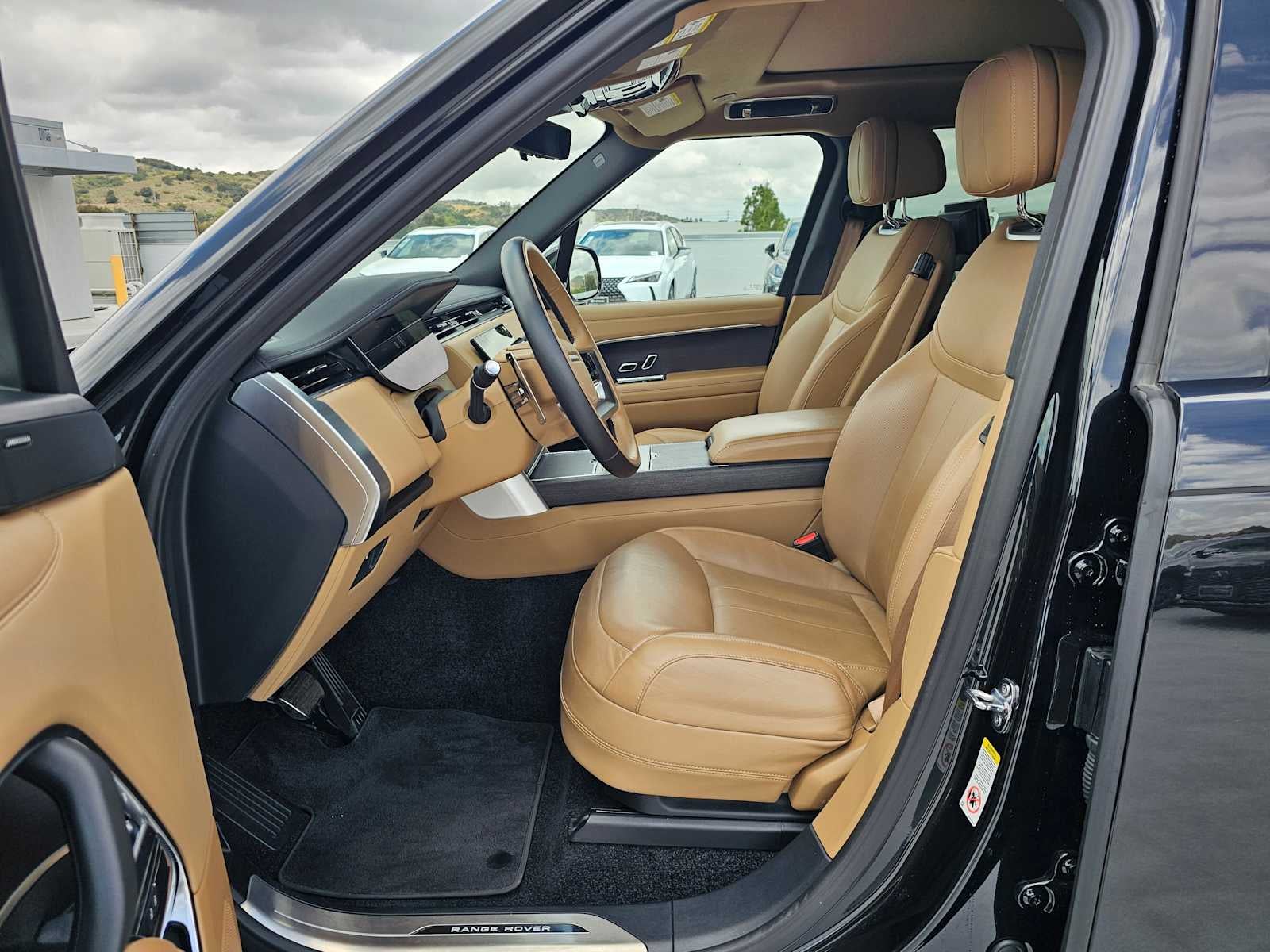 2025 Land Rover Range Rover SE