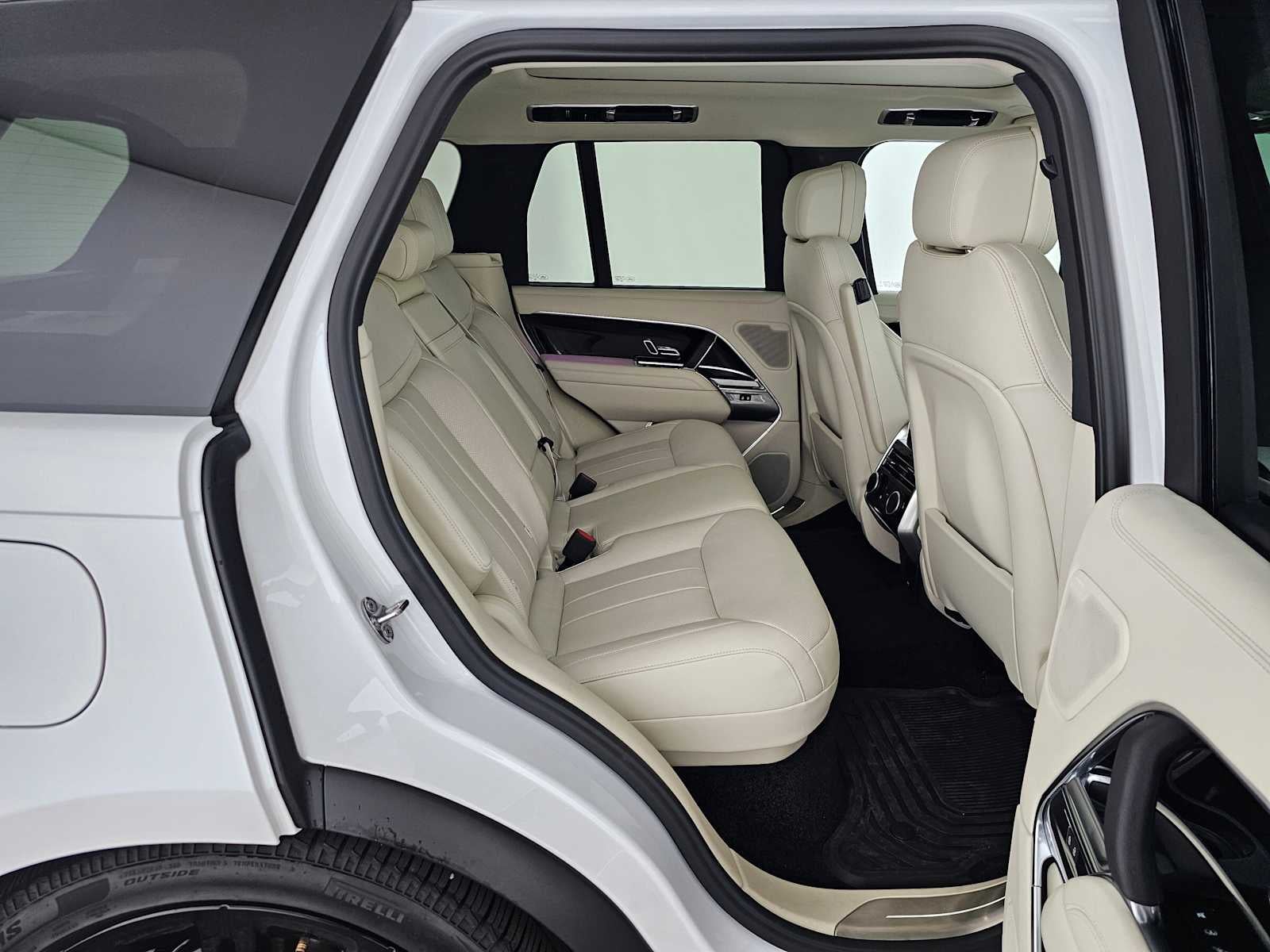 2025 Land Rover Range Rover SE