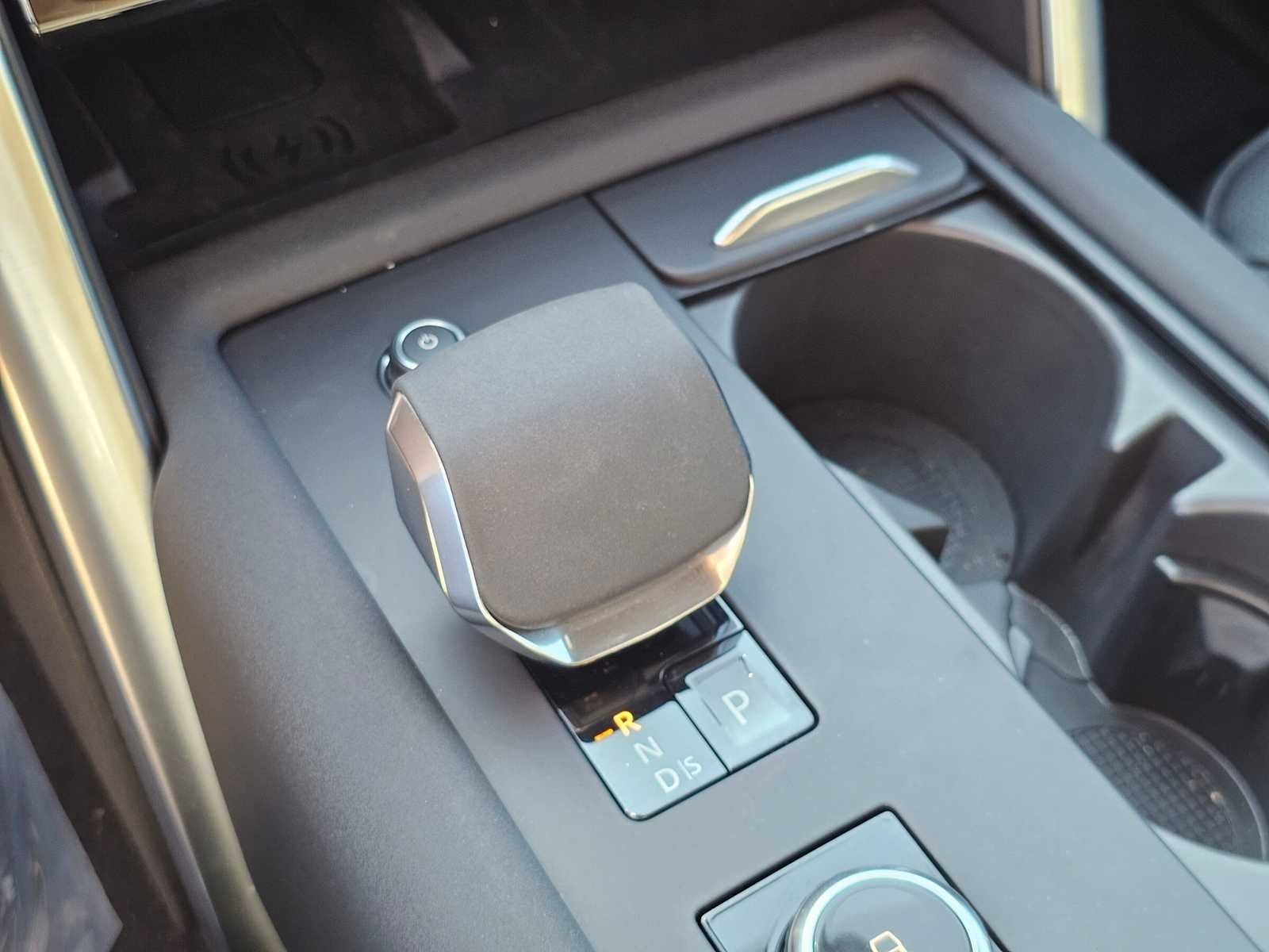 2025 Land Rover Discovery S