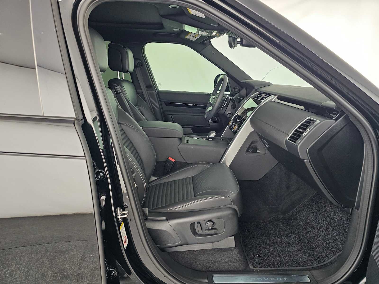 2025 Land Rover Discovery S
