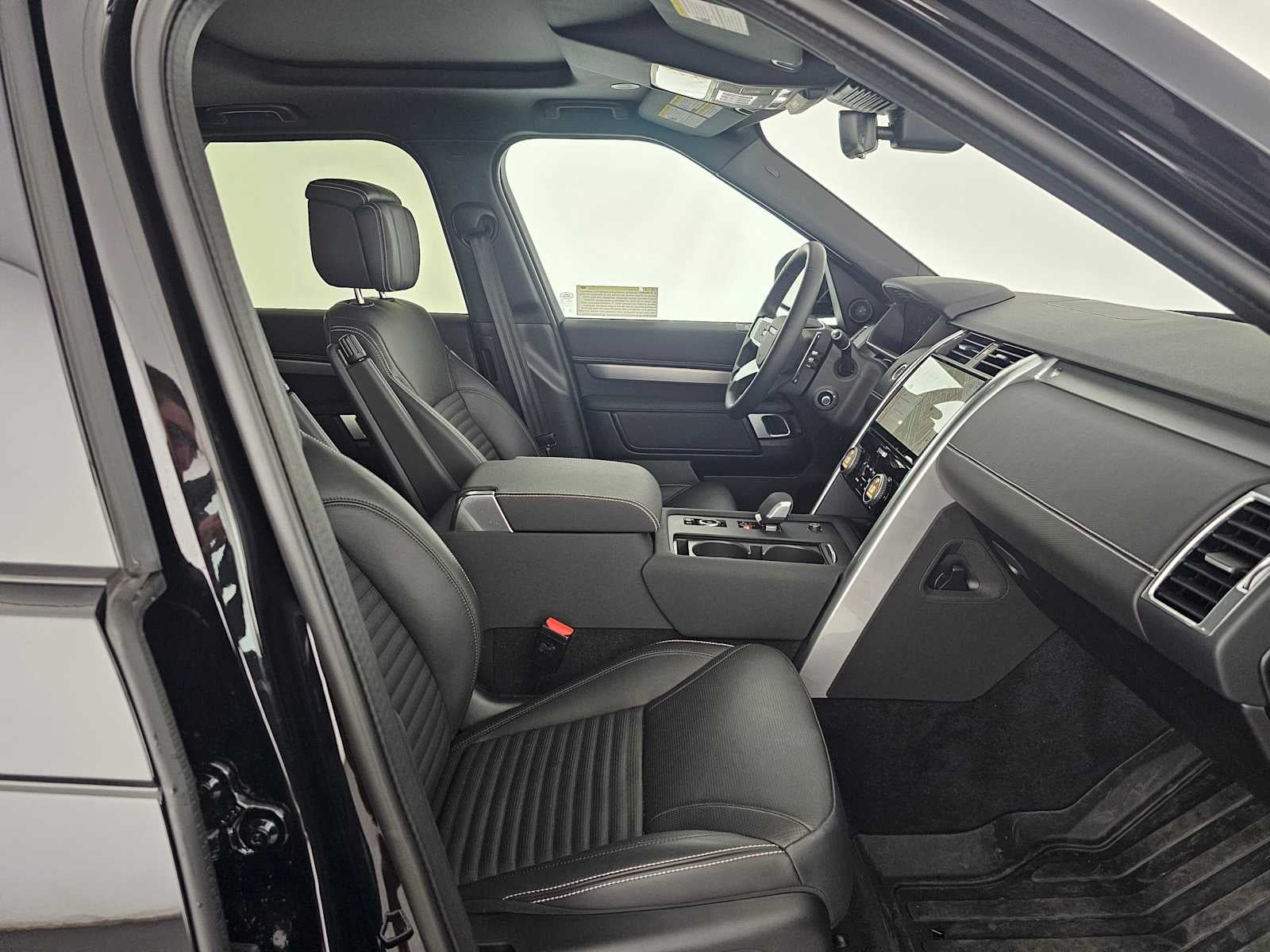 2025 Land Rover Discovery Dynamic SE