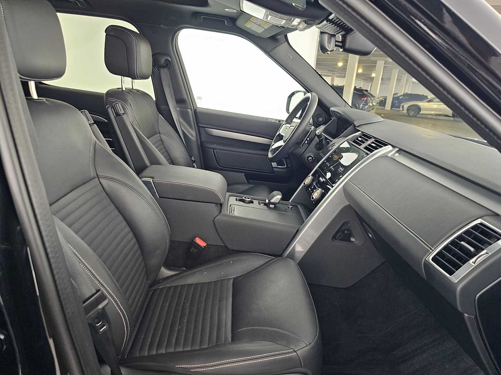 2025 Land Rover Discovery Dynamic SE