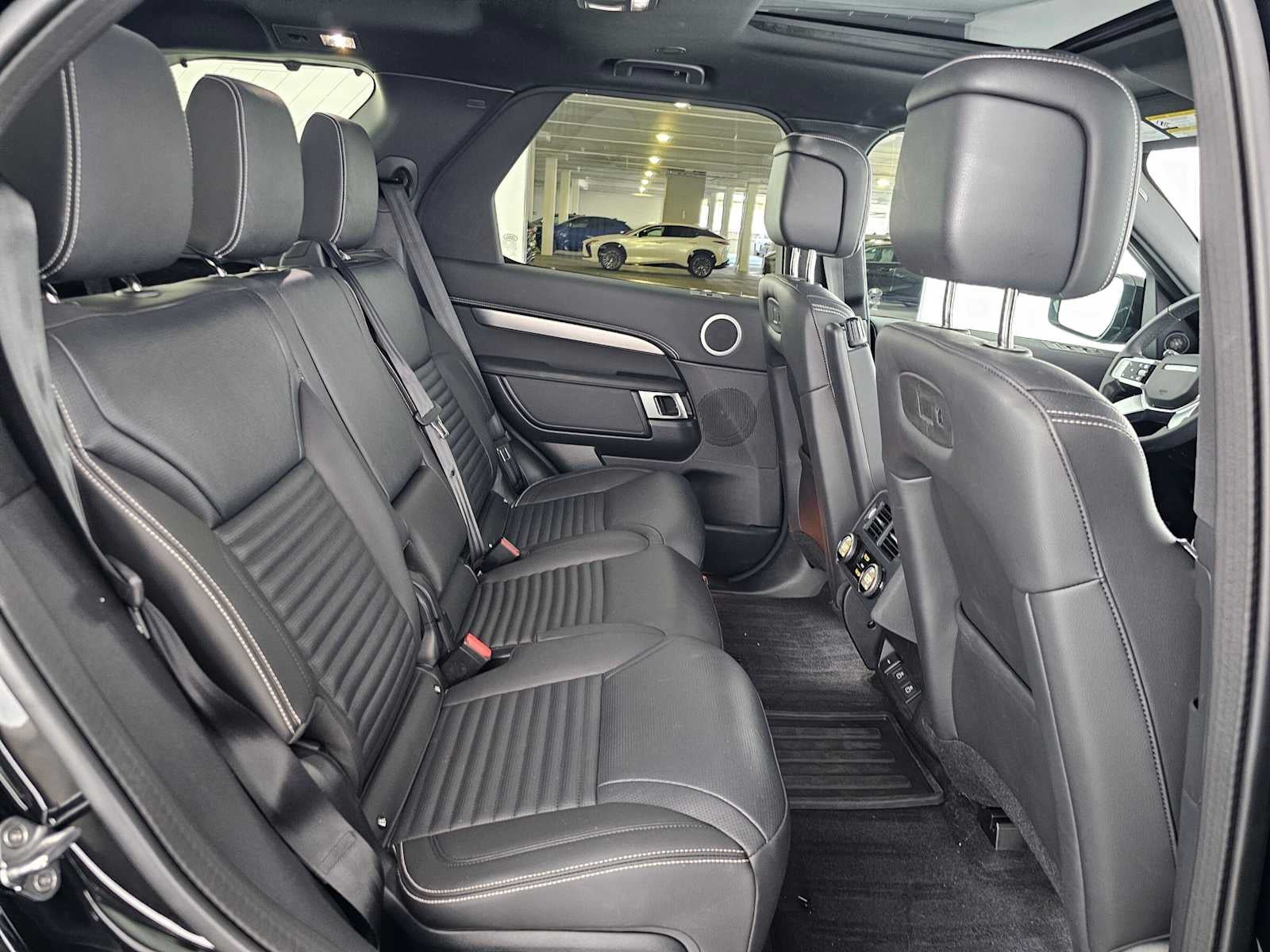 2025 Land Rover Discovery Dynamic SE