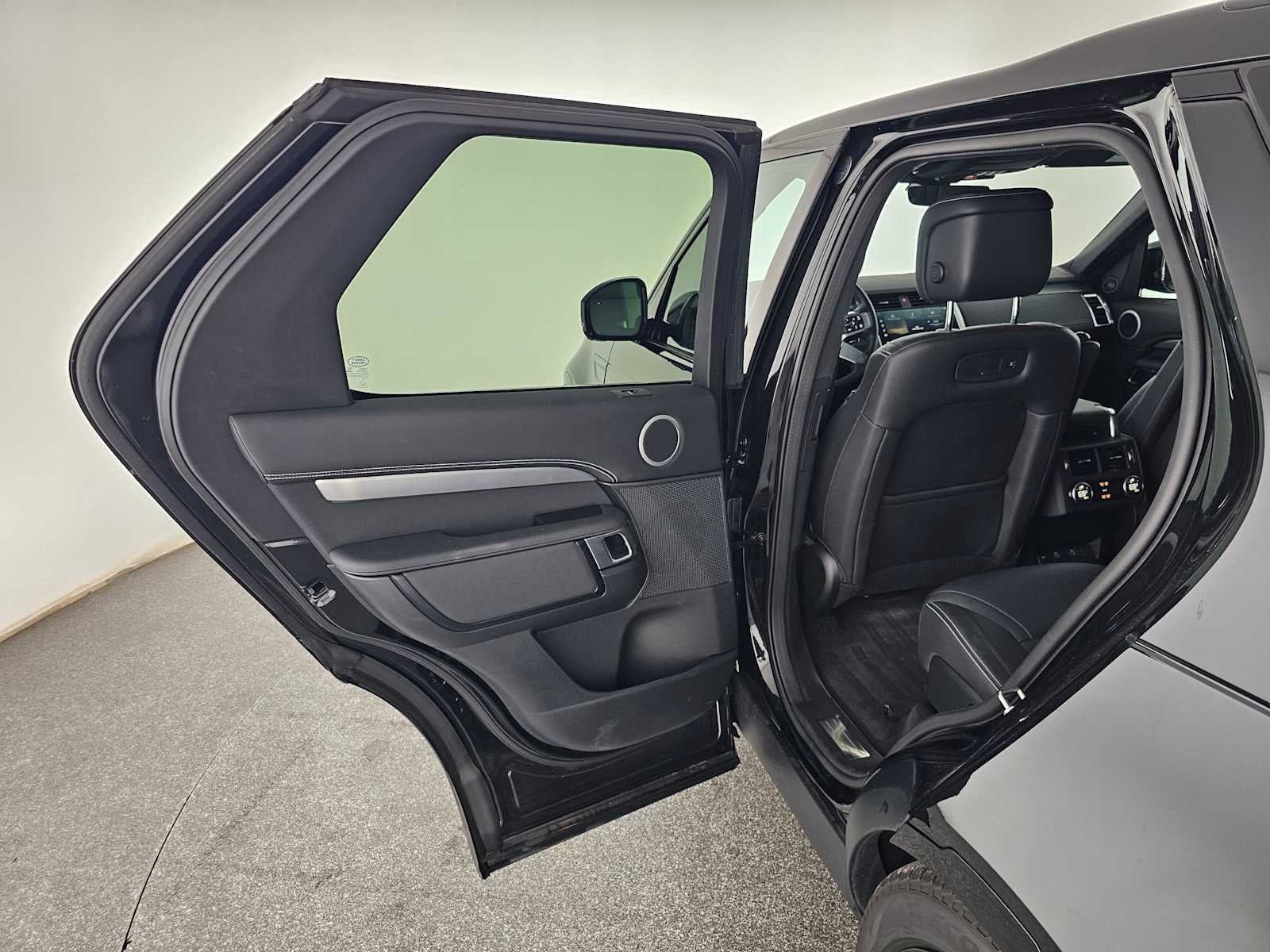 2025 Land Rover Discovery Dynamic SE