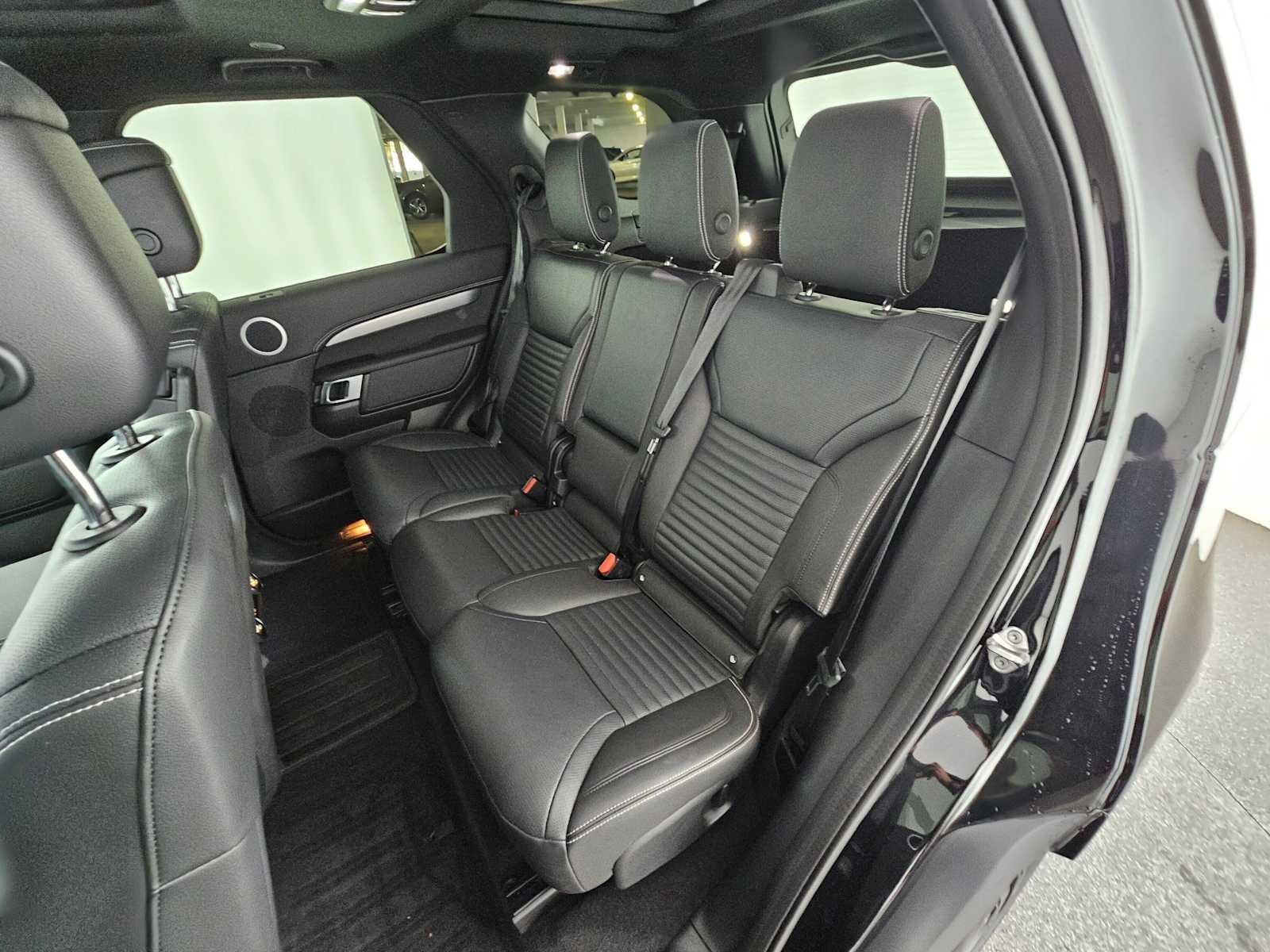 2025 Land Rover Discovery Dynamic SE