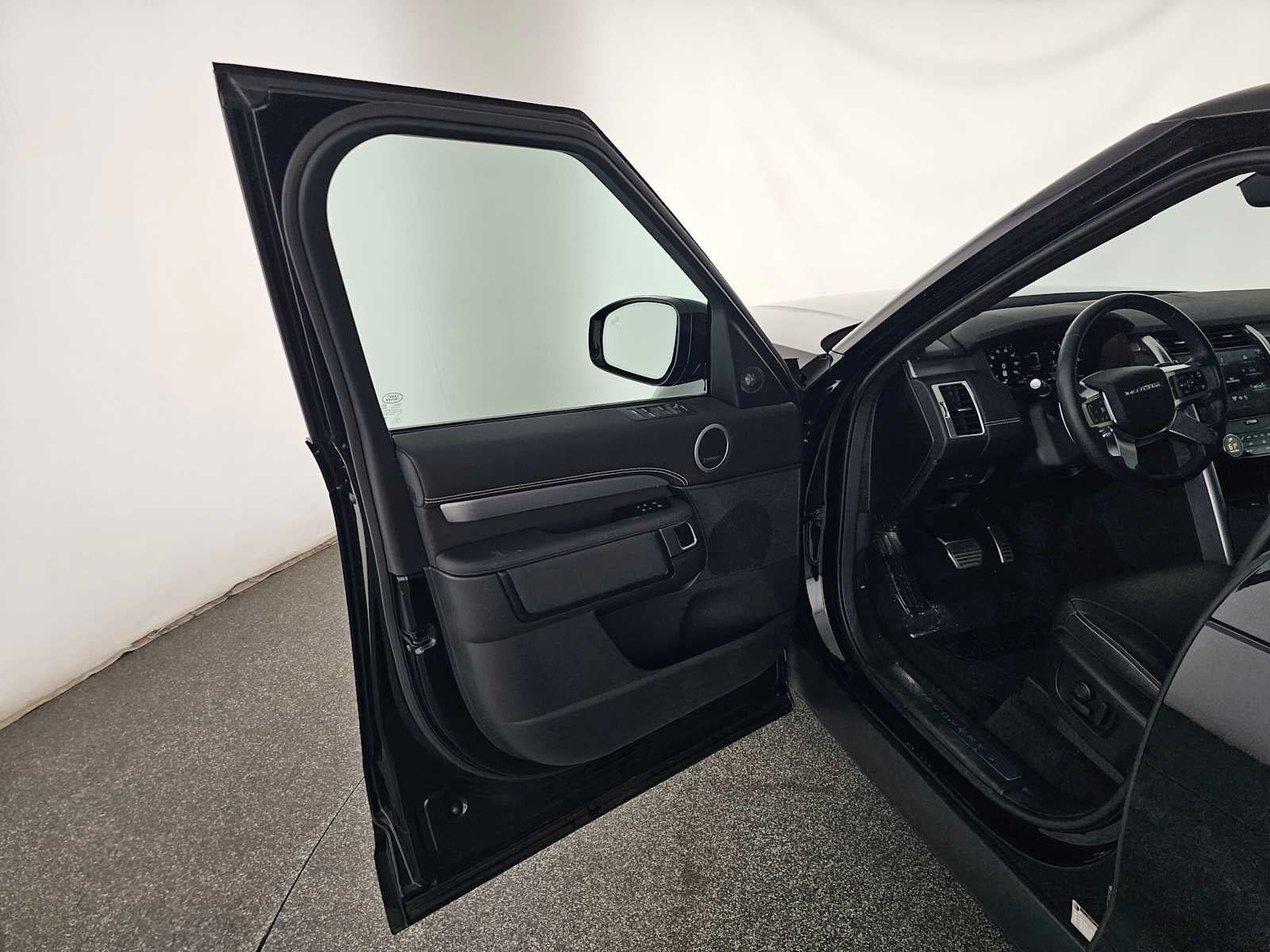 2025 Land Rover Discovery Dynamic SE