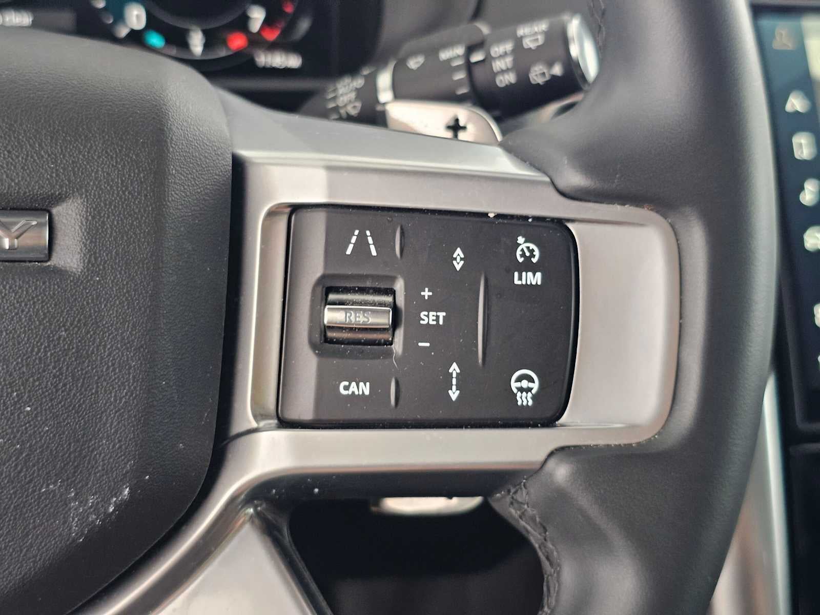 2025 Land Rover Discovery Dynamic SE